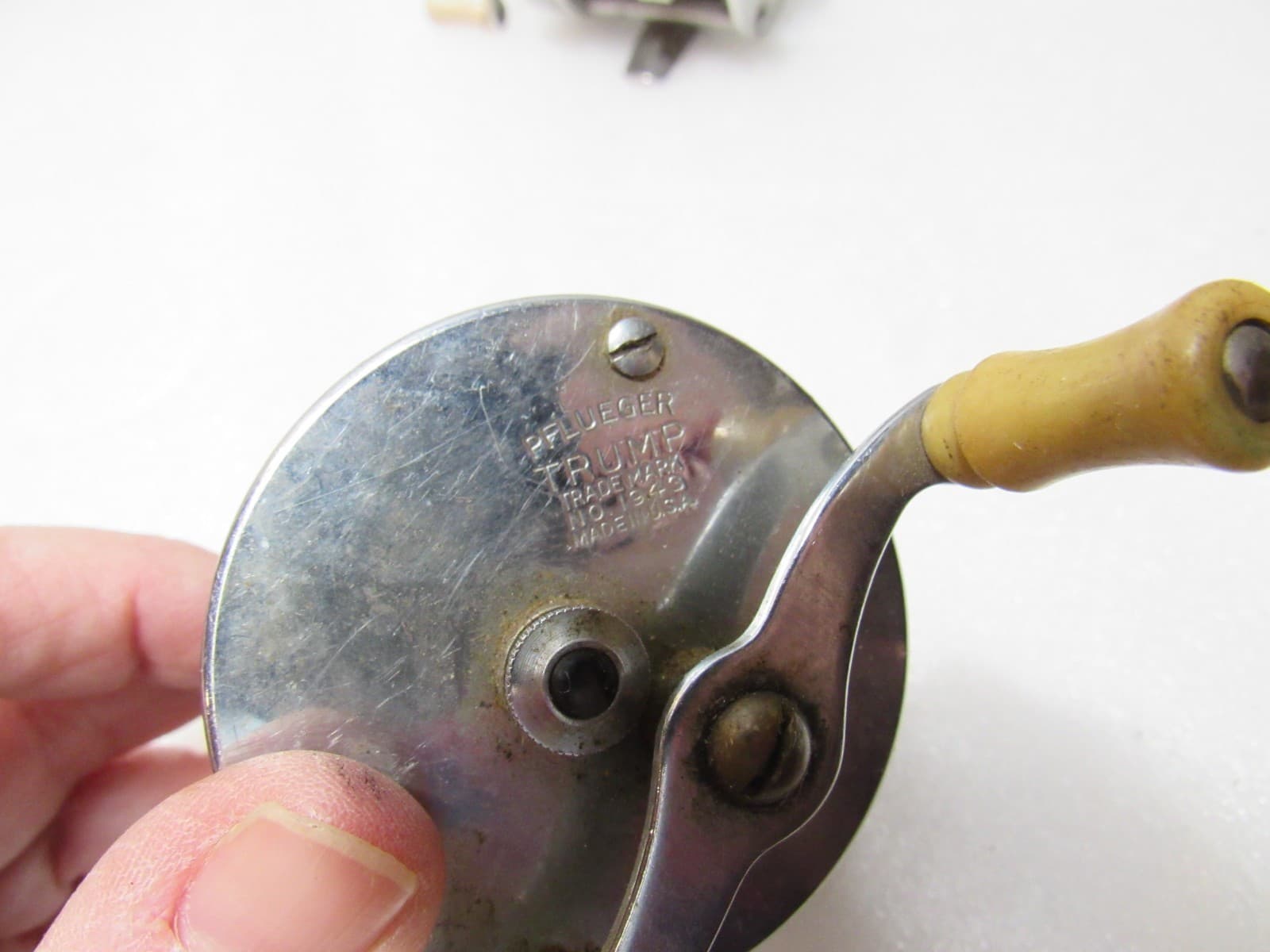 2 Vintage Fishing Casting Reels Pflueger Trump 1943 & Langley Lakecast 350 D94JJ - Thumbnail 3