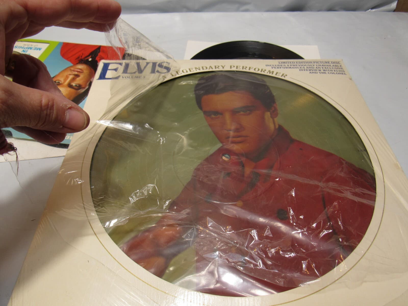 ELVIS PRESLEY Volume 3 Legendary Performer LP Picture Disc and 3 - 45's P3M - Thumbnail 4