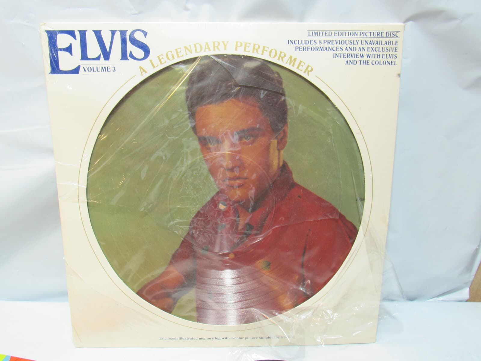 ELVIS PRESLEY Volume 3 Legendary Performer LP Picture Disc and 3 - 45's P3M - Thumbnail 3