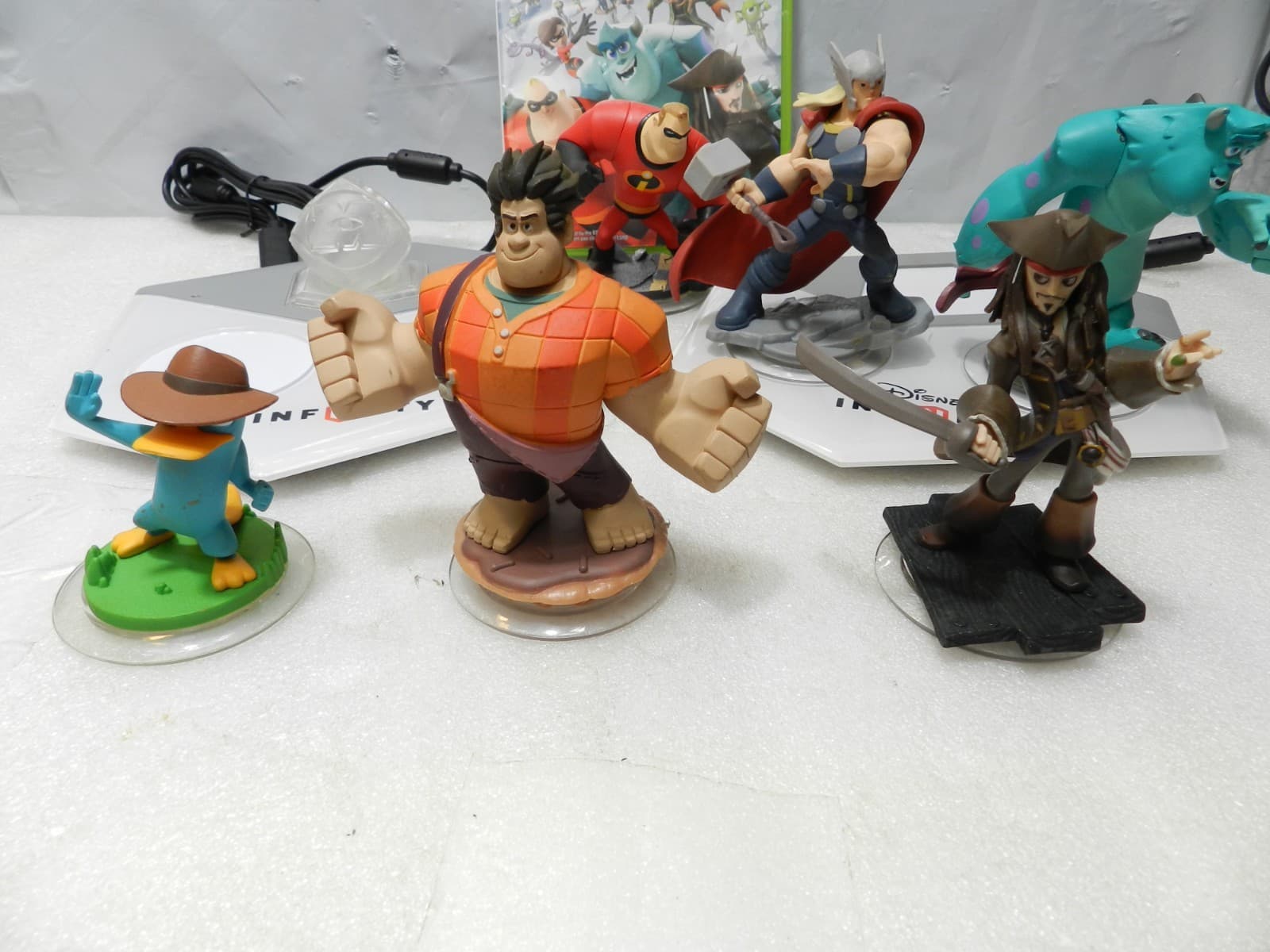 Disney Infinity Xbox 360 Lot of 6 Figures/2 Cubes Portals (I8K) - Thumbnail 2