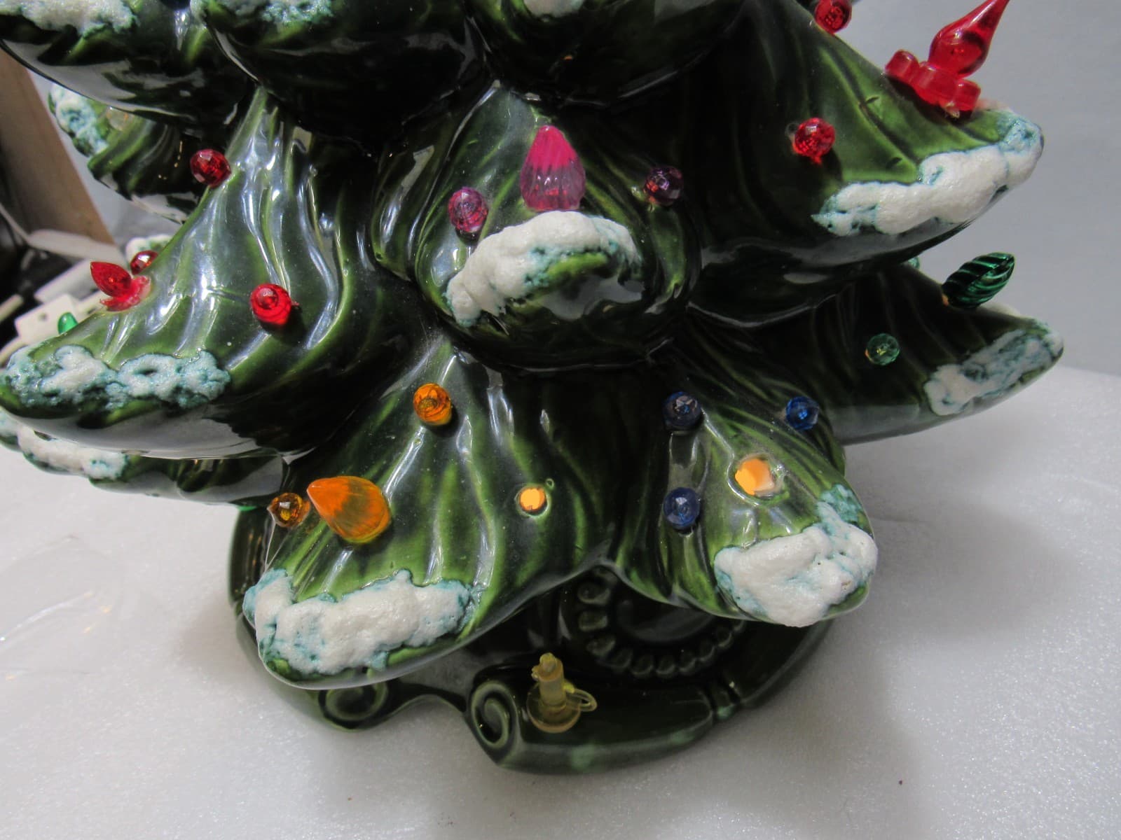 Vintage Atlantic Mold Ceramic Christmas Tree 16 Inch Snow Tipped Branches (D99K) - Thumbnail 7