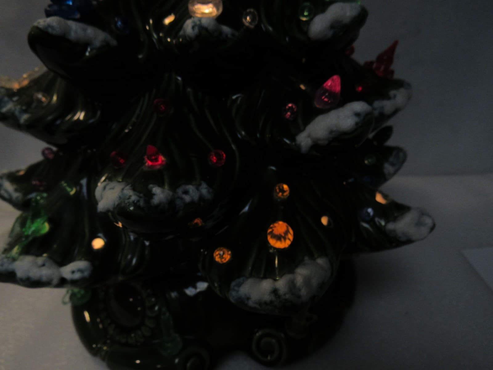 Vintage Atlantic Mold Ceramic Christmas Tree 16 Inch Snow Tipped Branches (D99K) - Thumbnail 4