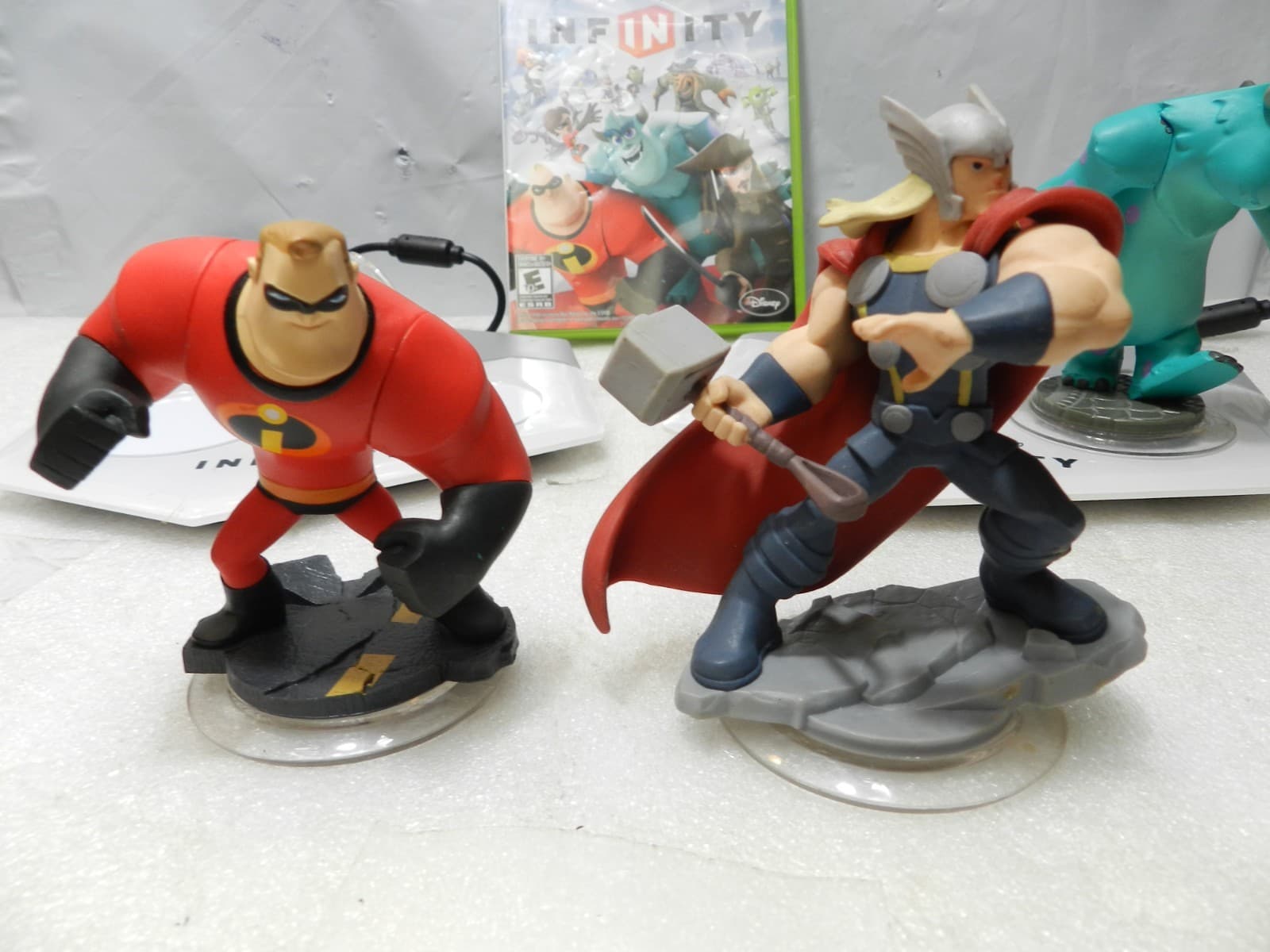Disney Infinity Xbox 360 Lot of 6 Figures/2 Cubes Portals (I8K) - Thumbnail 3