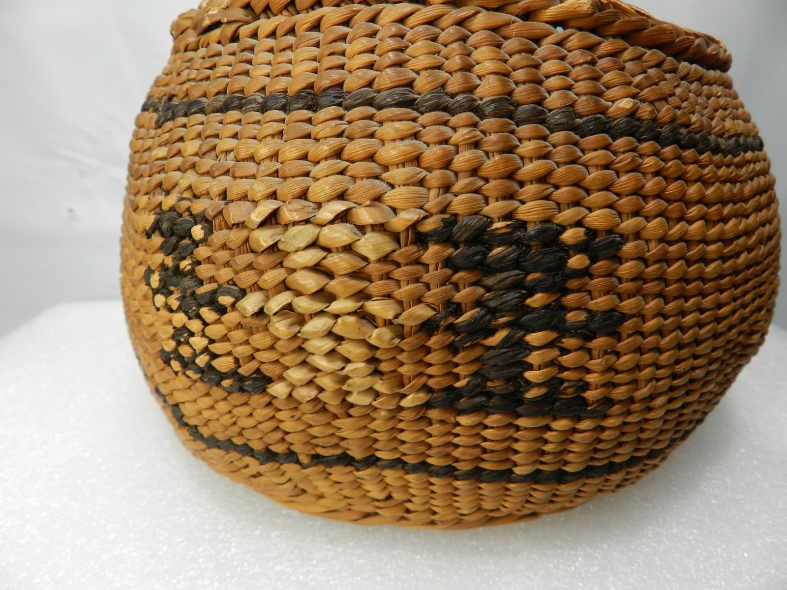 Antique Native American Woven Basket HUPA Northern CA Tribal 7 " to 8" L90S - Thumbnail 2