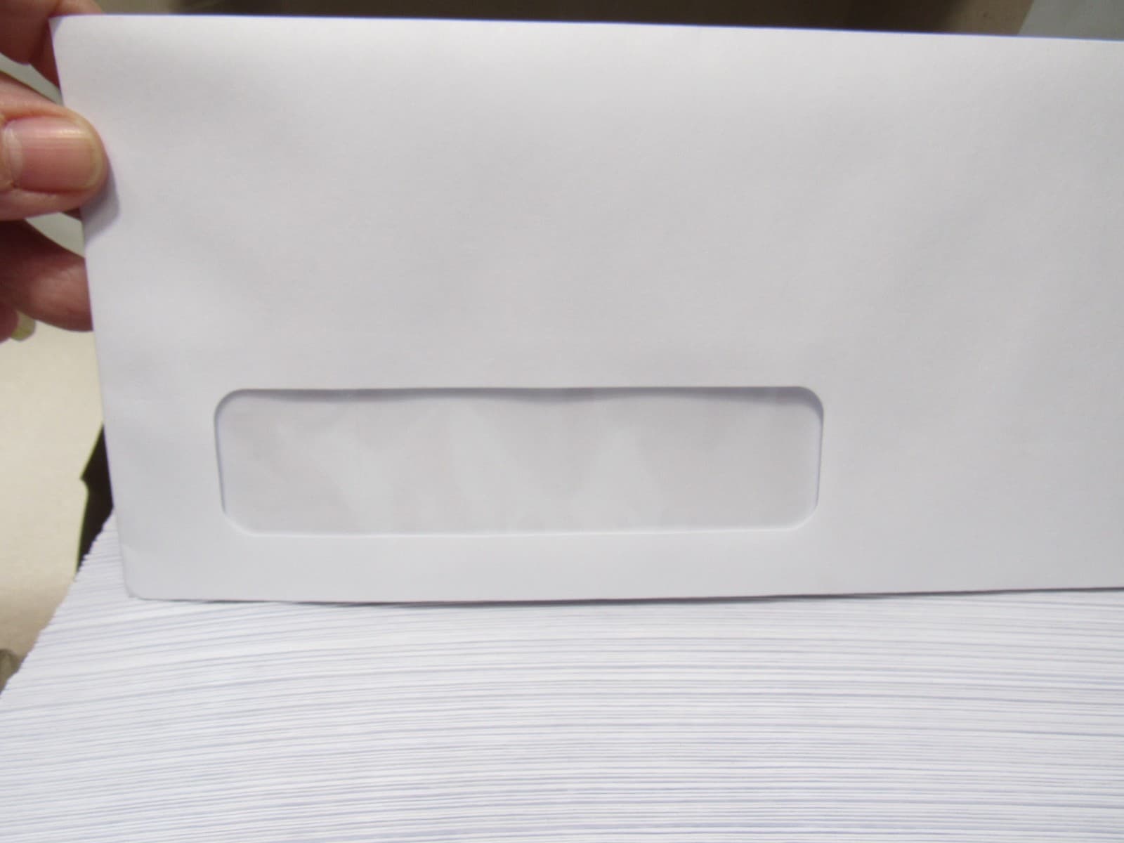 Staples #10 White Left-Window Envelopes, 500/Box 4.125"x9.5" (E4K) - Thumbnail 4