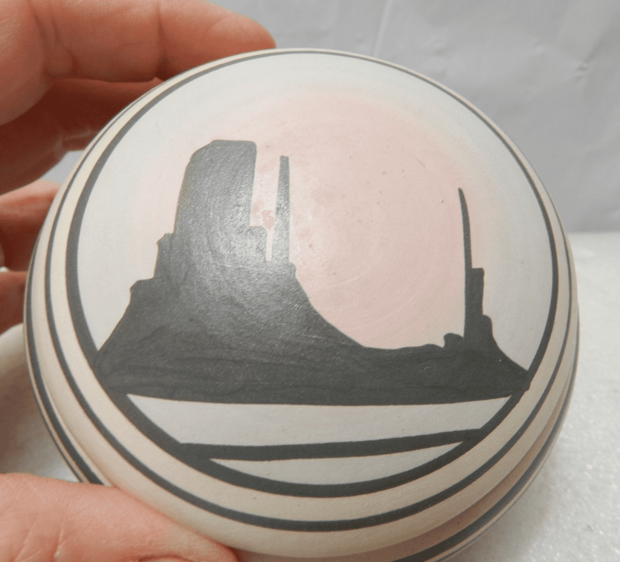 Native American Navajo White Clay Pottery Etched Dish w/Lid Sunset Mesa (I19JK) - Thumbnail 2