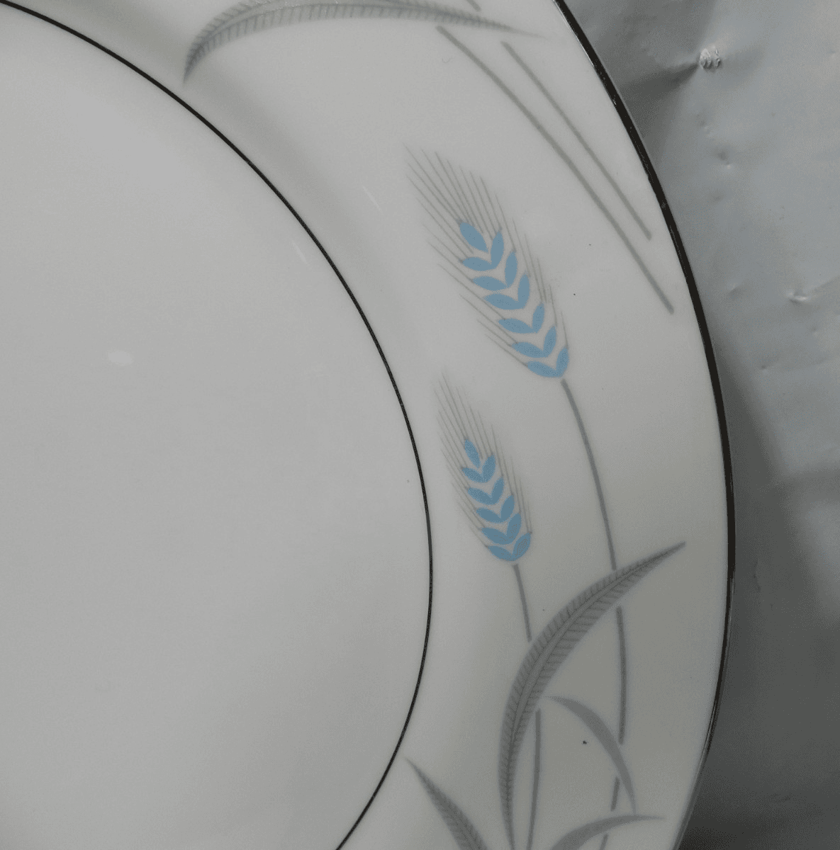 Valmont China Royal Wheat 6 Piece Place Setting White Blue & Grey Retired (K17J) - Thumbnail 4