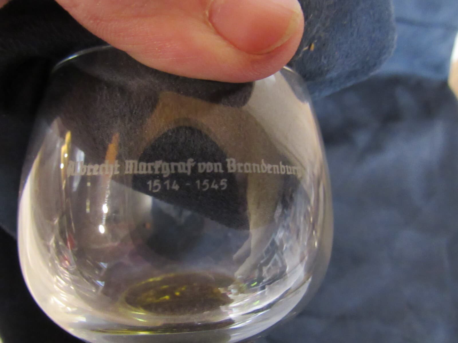 Vintage Albert of Brandenburg Crest BeeHive Wine Glasses Amber Stem German X93S - Thumbnail 3