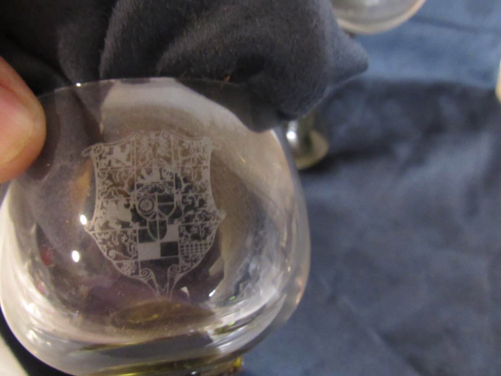 Vintage Albert of Brandenburg Crest BeeHive Wine Glasses Amber Stem German X93S - Thumbnail 4