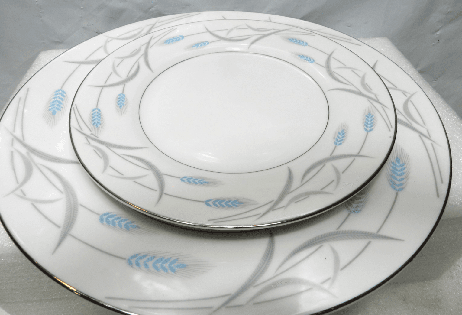 Valmont China Royal Wheat 6 Piece Place Setting White Blue & Grey Retired (K17J) - Thumbnail 6