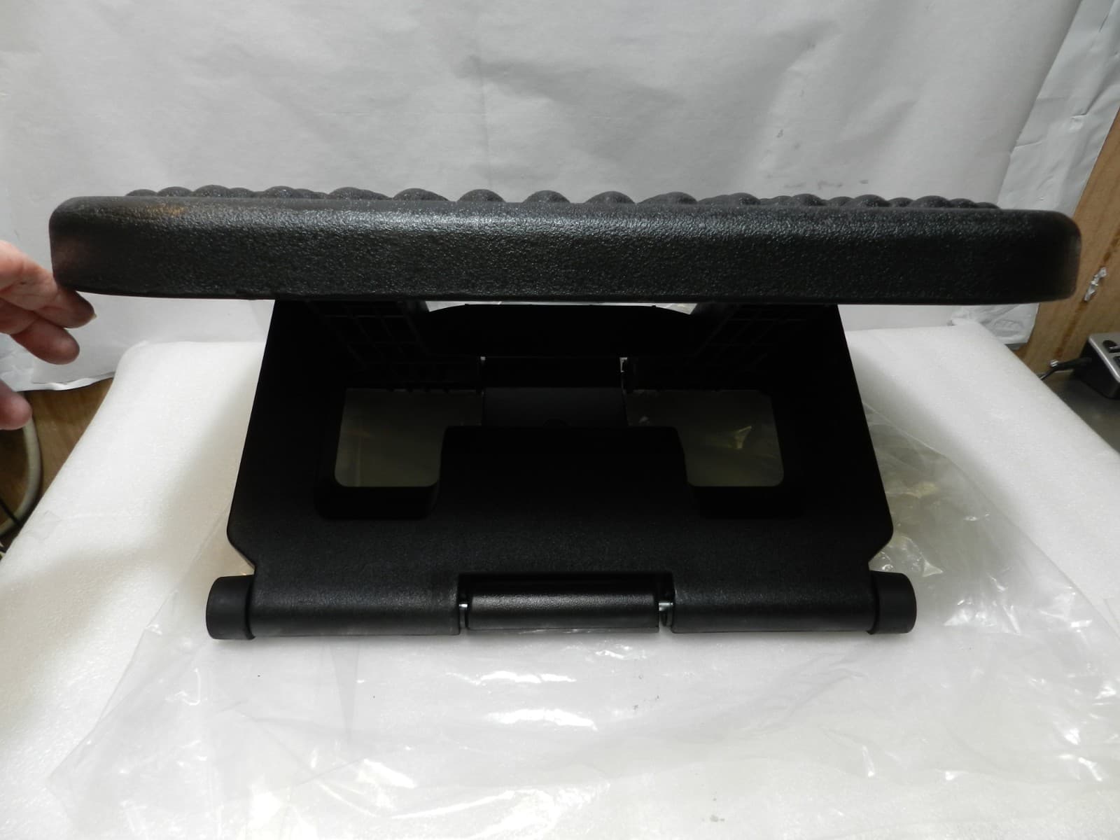 Mind Reader FTREST-BLK Adjustable Foot Rest - Black E10K - Thumbnail 11