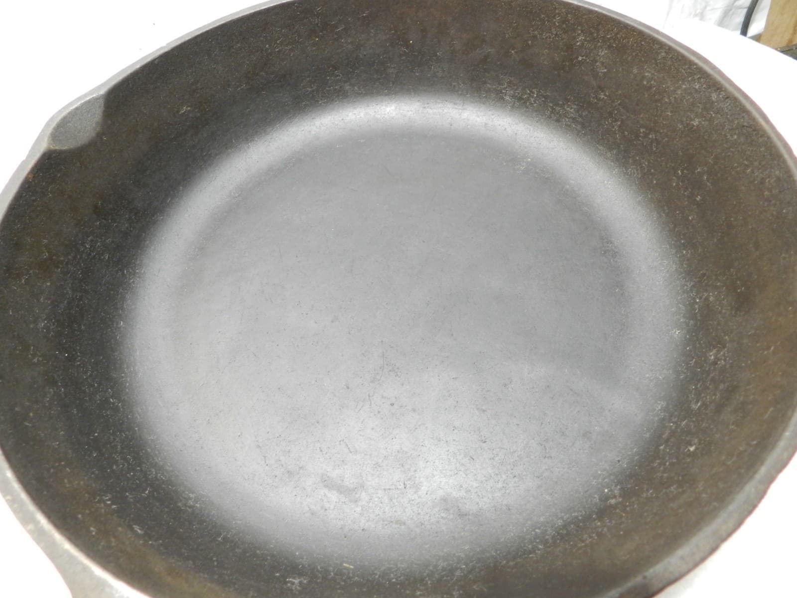 Vintage BSR Century Series Size # 7 (7T) Cast Iron Skillet Sits Flat 60's I27S - Thumbnail 2