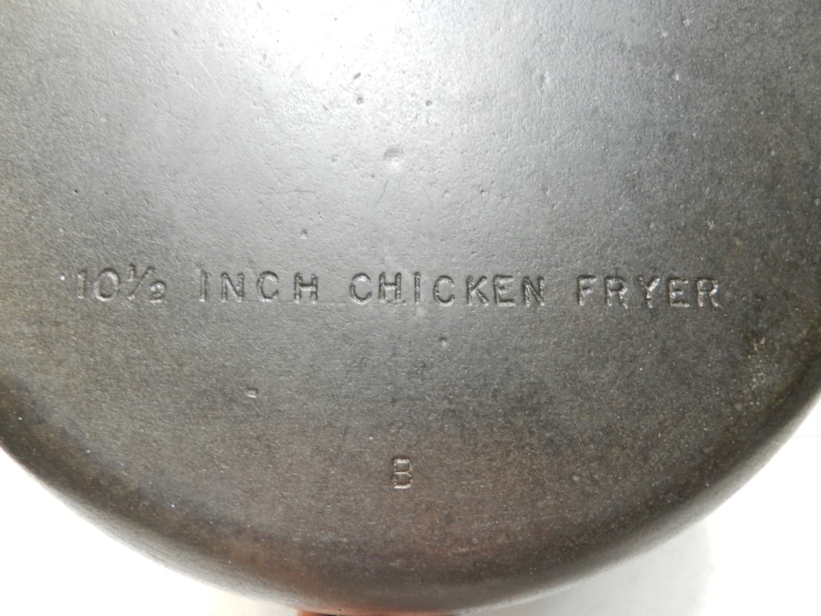 Vintage Wagner Ware 10 1/2” Cast Iron Chicken Fryer #8 Skillet Pan (I29JK) - Thumbnail 4
