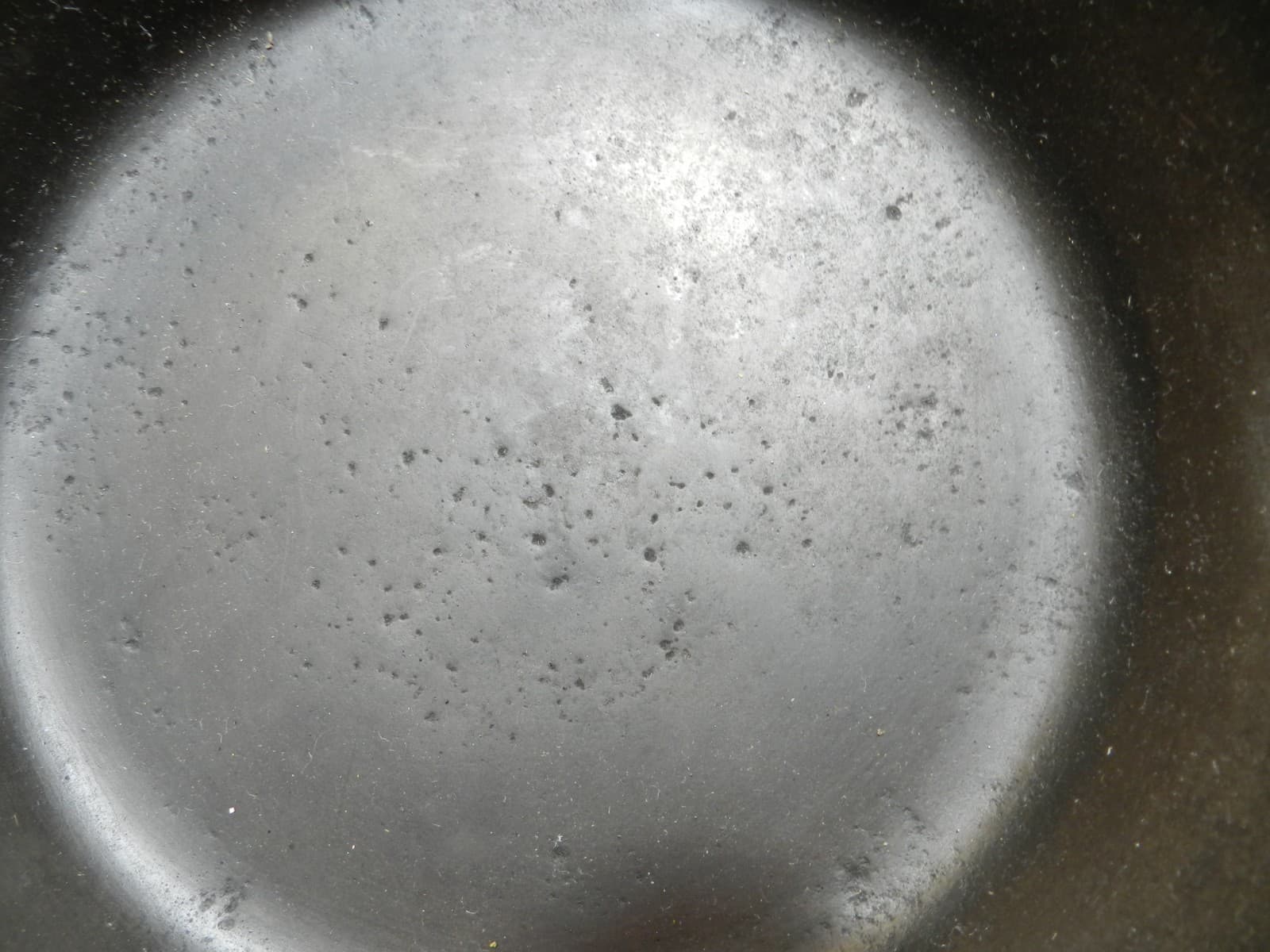 Vintage Lodge Cast Iron Skillet Frying Pan No. 5 8" Sits Flat (I28S) - Thumbnail 3