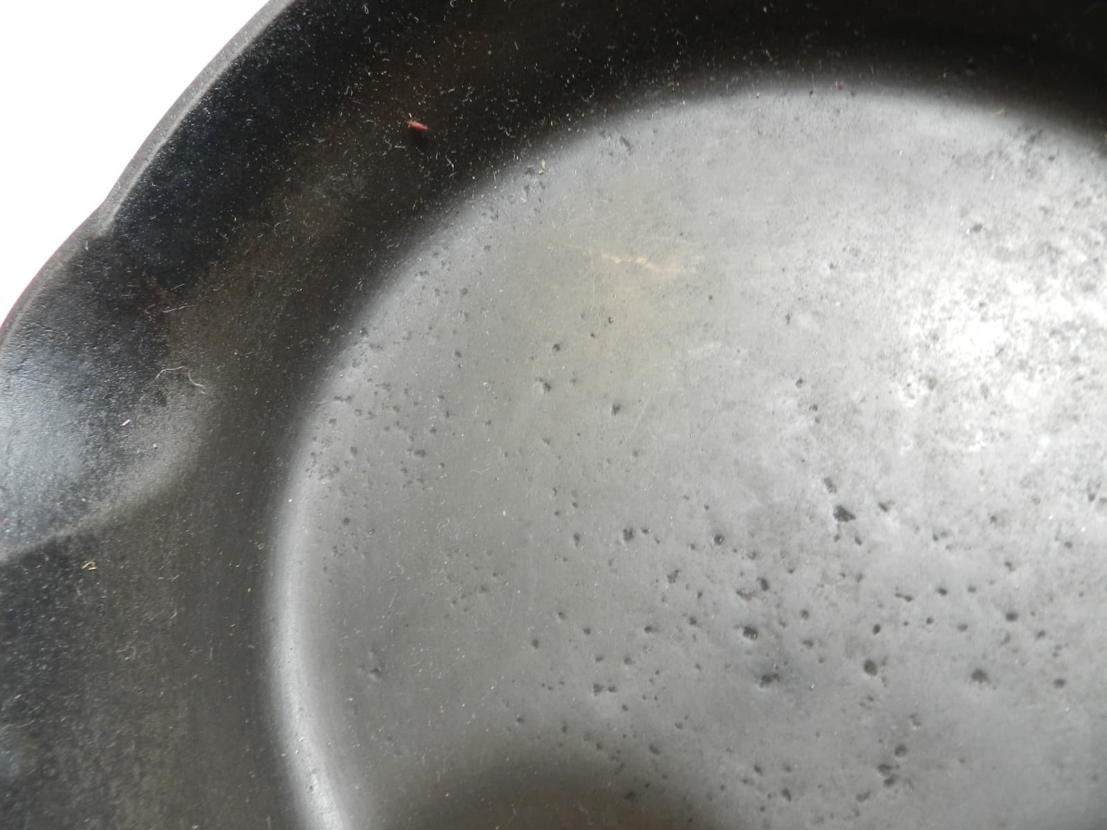 Vintage Lodge Cast Iron Skillet Frying Pan No. 5 8" Sits Flat (I28S) - Thumbnail 4