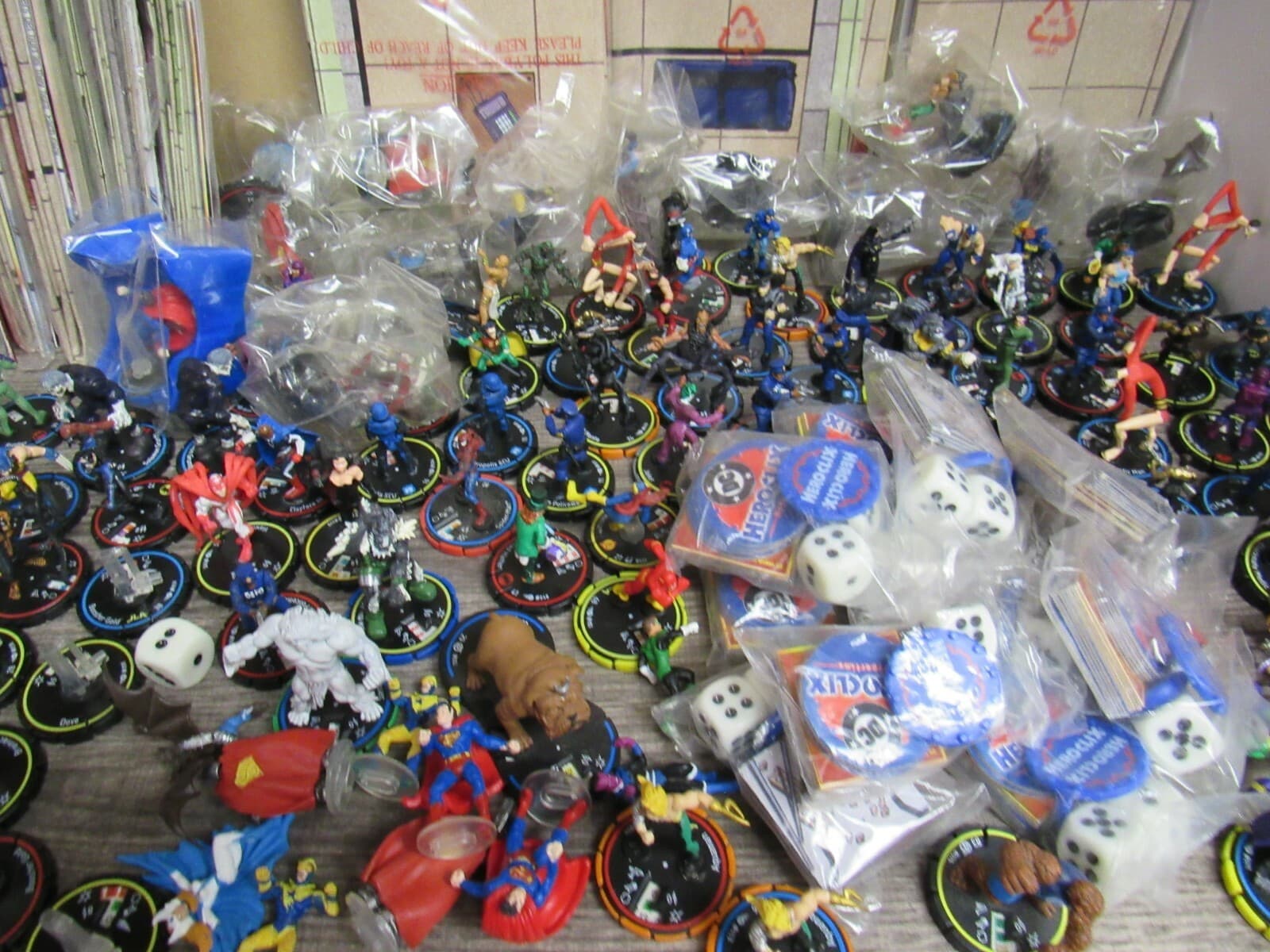Wizkids DC Hypertime heroclix figures Mats Rings and more - Thumbnail 11