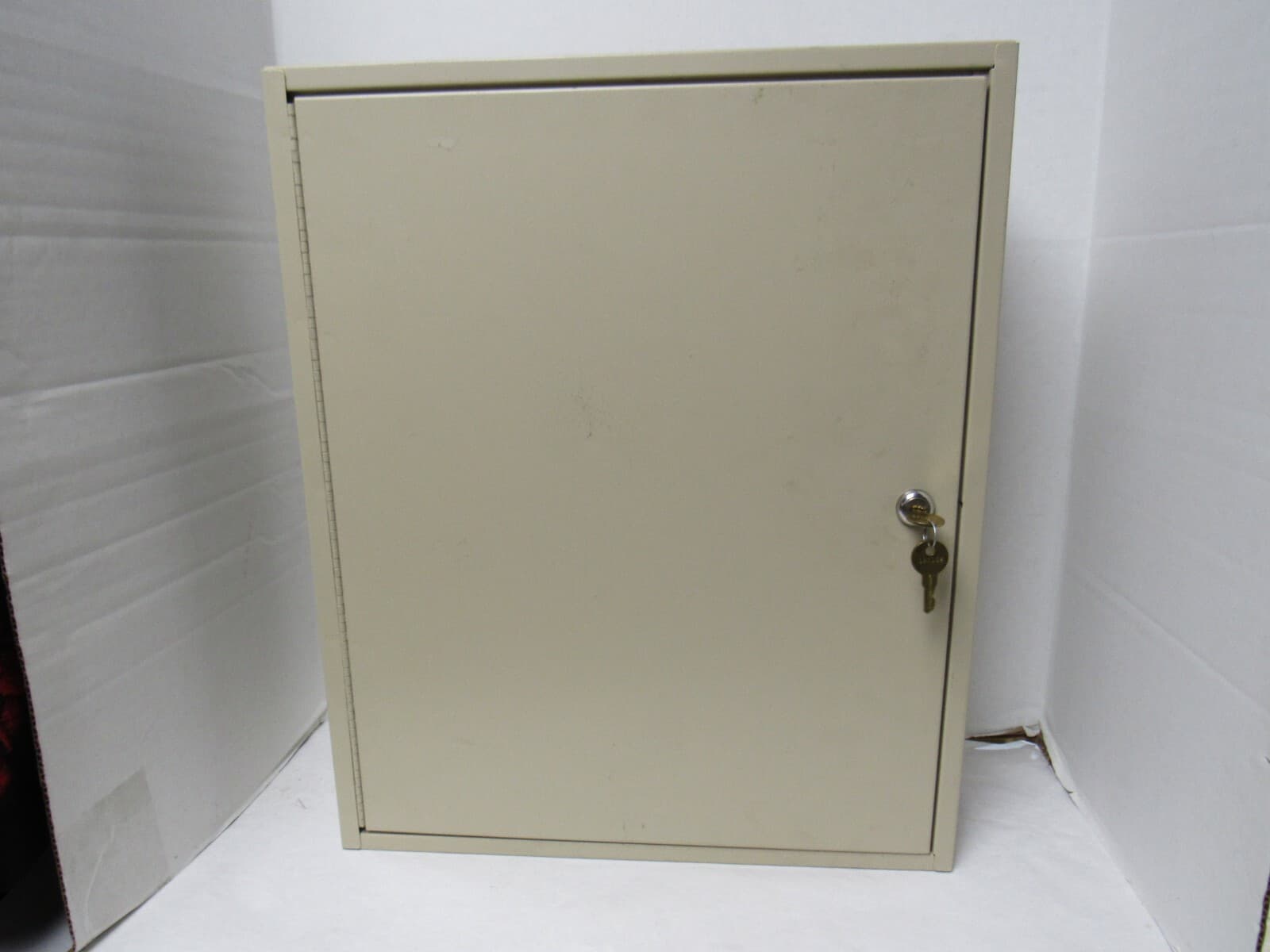 MMF industries 300 key metal storage box W41J - Thumbnail 2