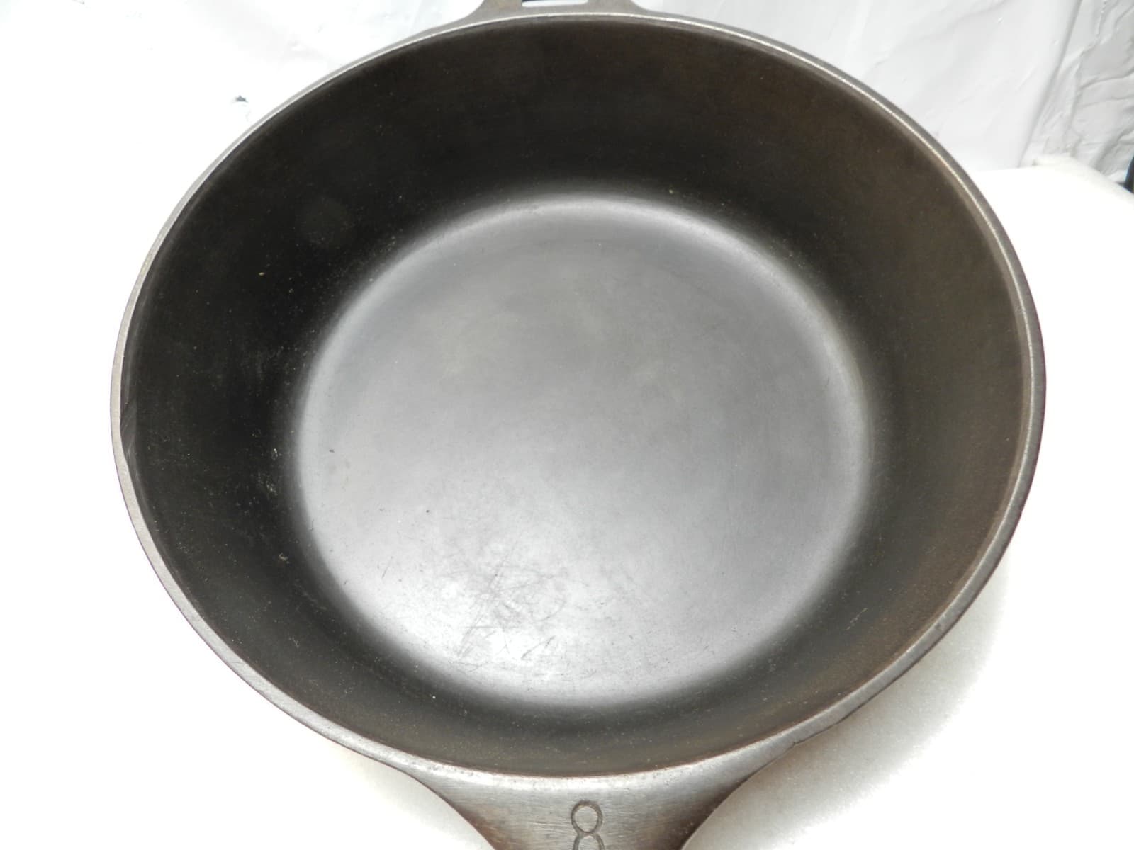 Vintage Wagner Ware 10 1/2” Cast Iron Chicken Fryer #8 Skillet Pan (I29JK) - Thumbnail 8