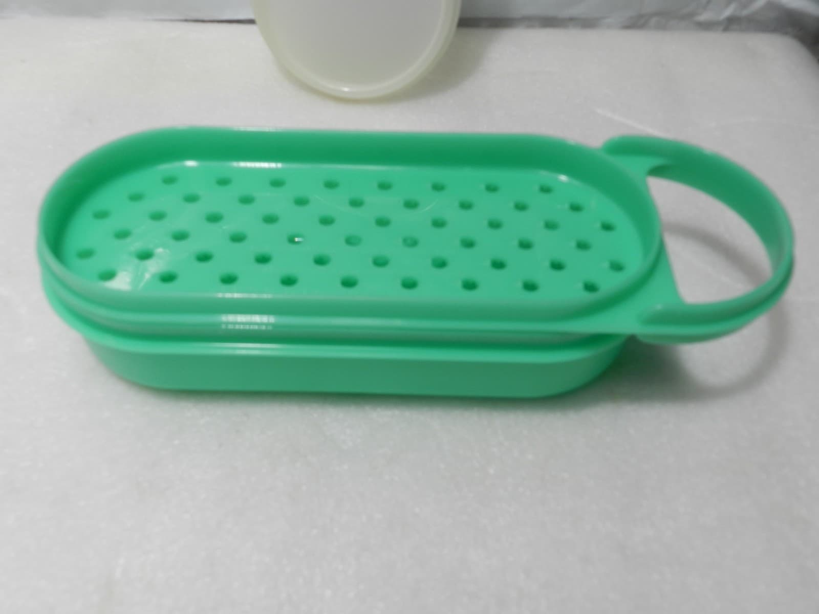 Tupperware 3 Piece Jadeite Handy Cheese Grater Lid 1375-12, 1374-9 & 1375-10 C2J - Thumbnail 2