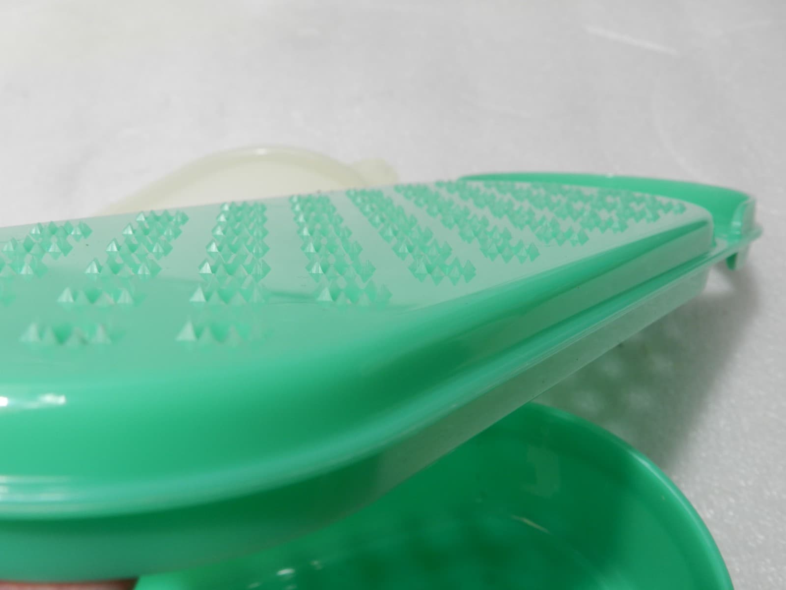 Tupperware 3 Piece Jadeite Handy Cheese Grater Lid 1375-12, 1374-9 & 1375-10 C2J - Thumbnail 5
