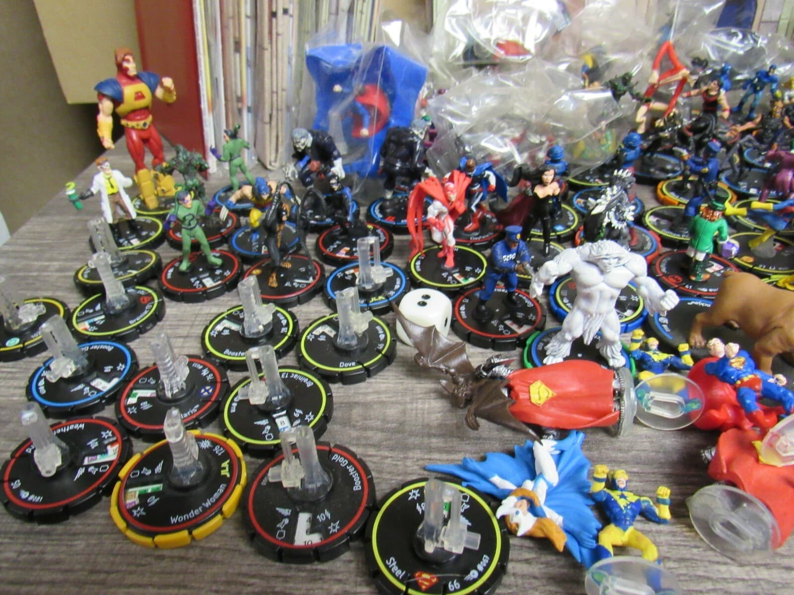 Wizkids DC Hypertime heroclix figures Mats Rings and more - Thumbnail 2