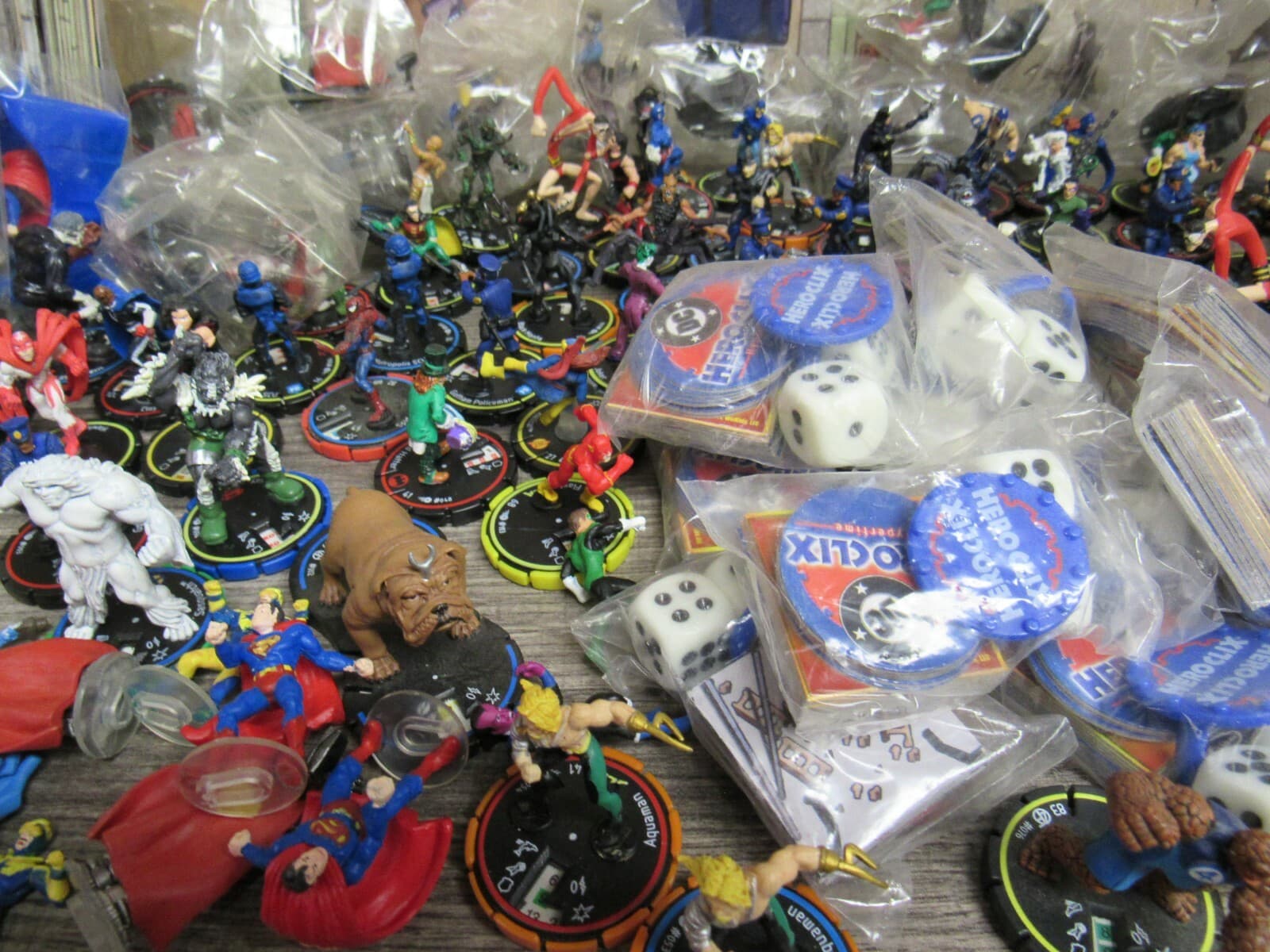 Wizkids DC Hypertime heroclix figures Mats Rings and more - Thumbnail 3