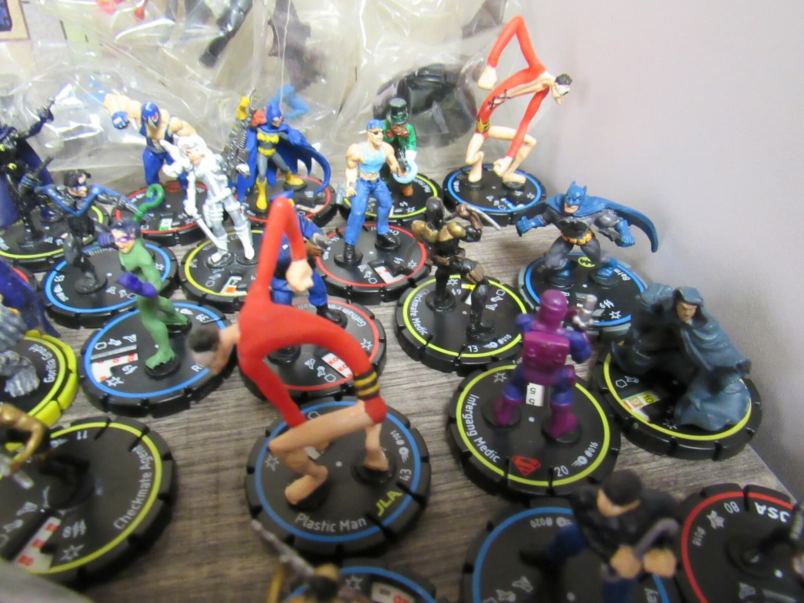 Wizkids DC Hypertime heroclix figures Mats Rings and more - Thumbnail 4