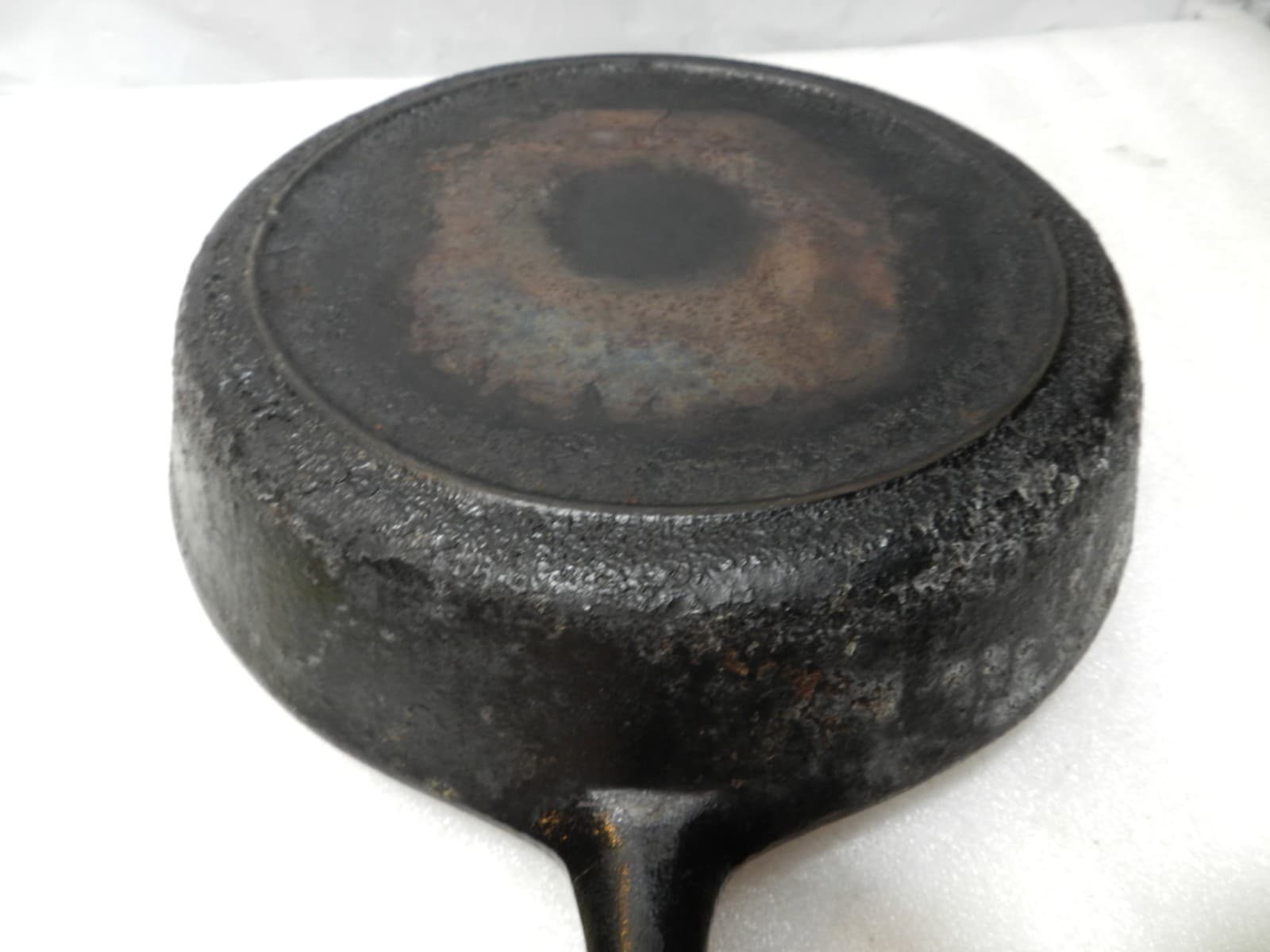 Vintage Lodge 3 Notch #7 Cast Iron Skillet With Heat Ring 10" Sits Flat (I35S) - Thumbnail 6