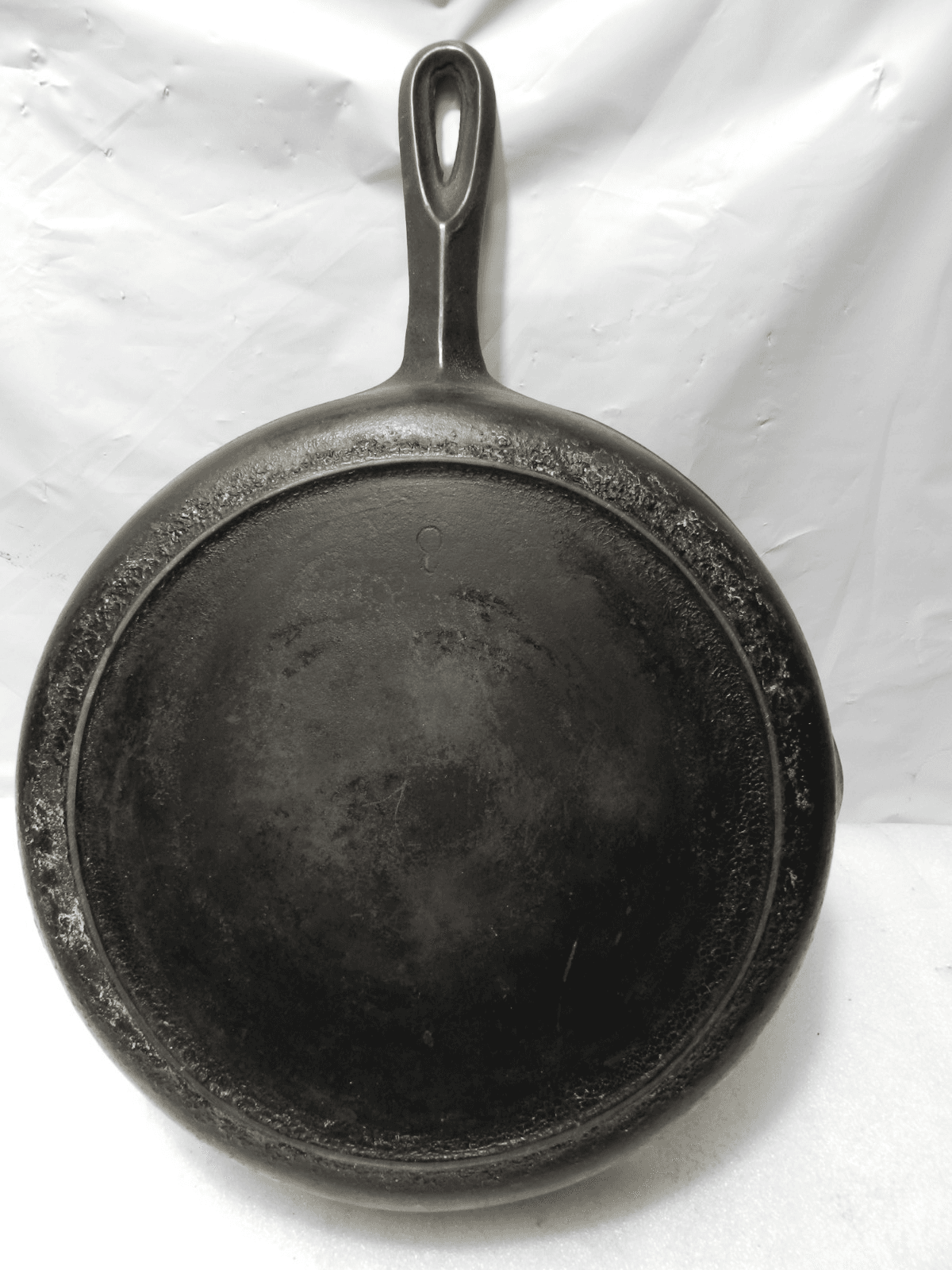 Vintage Unmarked Cast Iron Skillet # 8 Heat Ring Sits Flat 10" (I34S) - Thumbnail 2