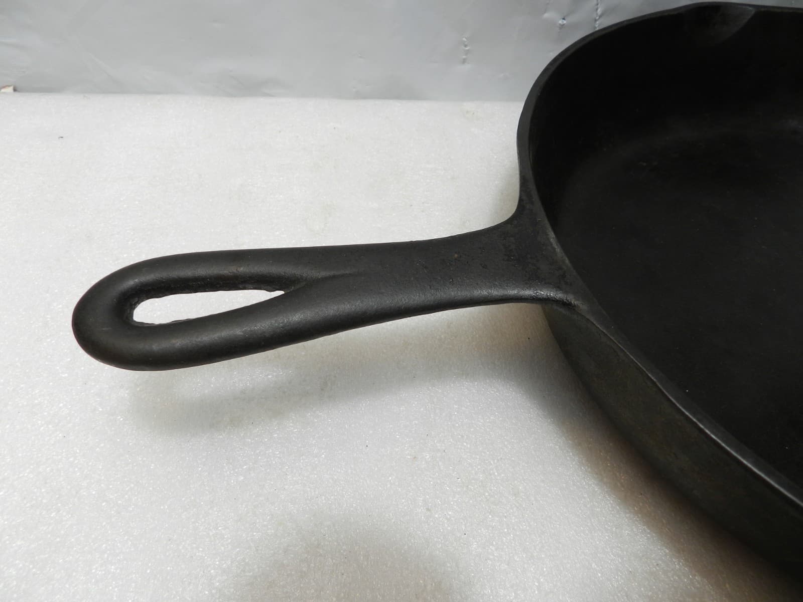 Vintage Unmarked Cast Iron Skillet # 8 Heat Ring Sits Flat 10" (I34S) - Thumbnail 7