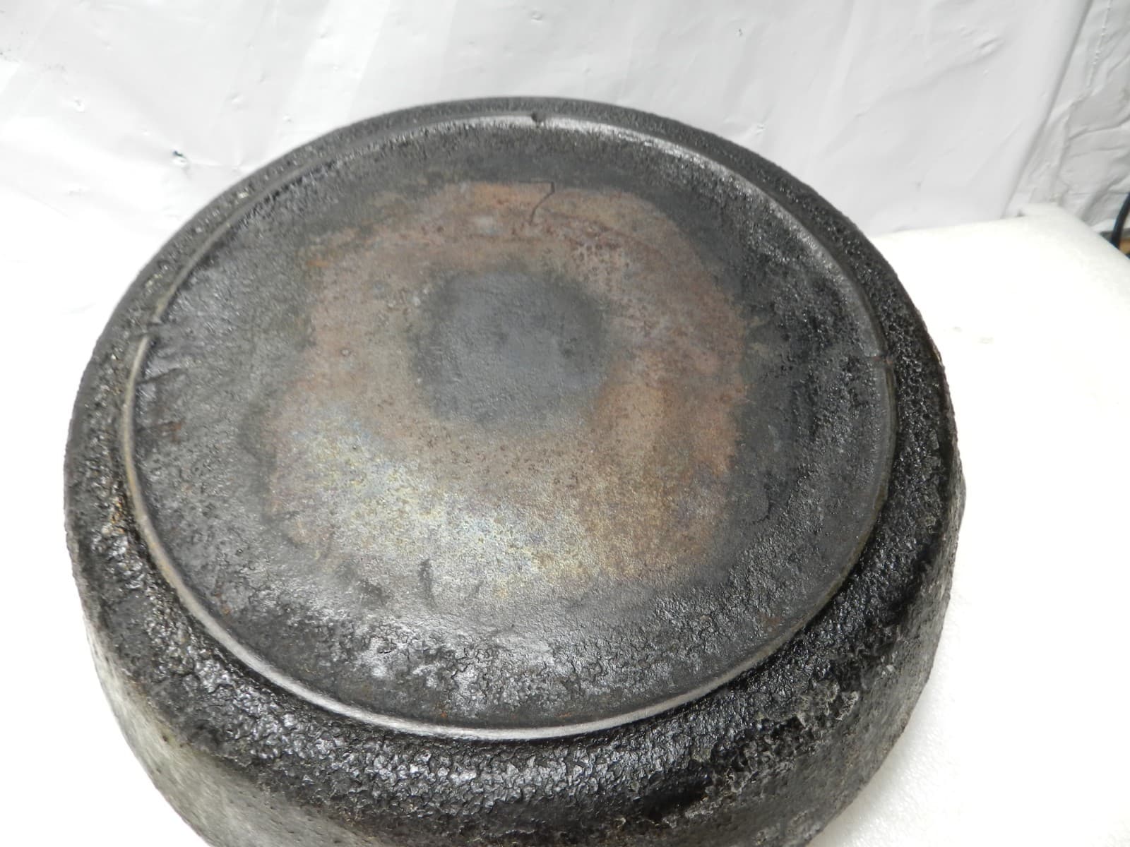 Vintage Lodge 3 Notch #7 Cast Iron Skillet With Heat Ring 10" Sits Flat (I35S) - Thumbnail 11