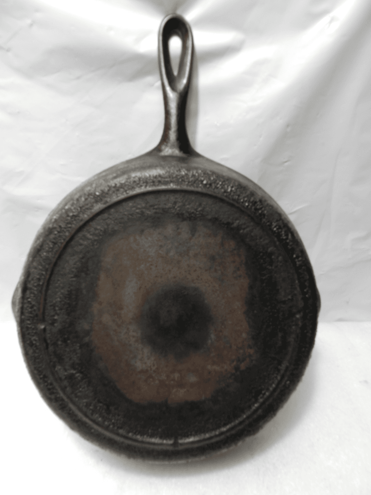 Vintage Lodge 3 Notch #7 Cast Iron Skillet With Heat Ring 10" Sits Flat (I35S) - Thumbnail 3