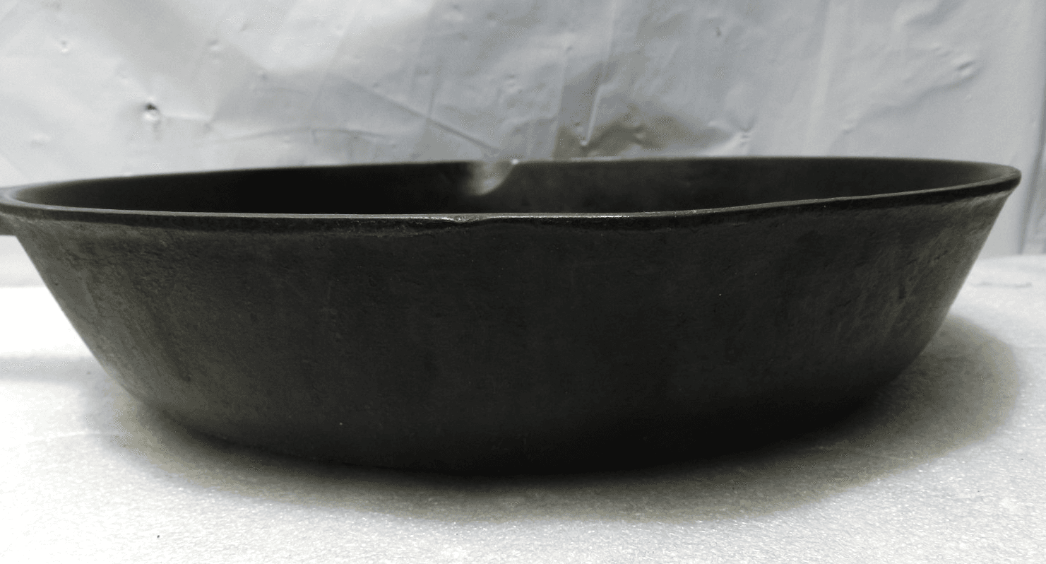 Vintage Unmarked Cast Iron Skillet # 8 Heat Ring Sits Flat 10" (I34S) - Thumbnail 4