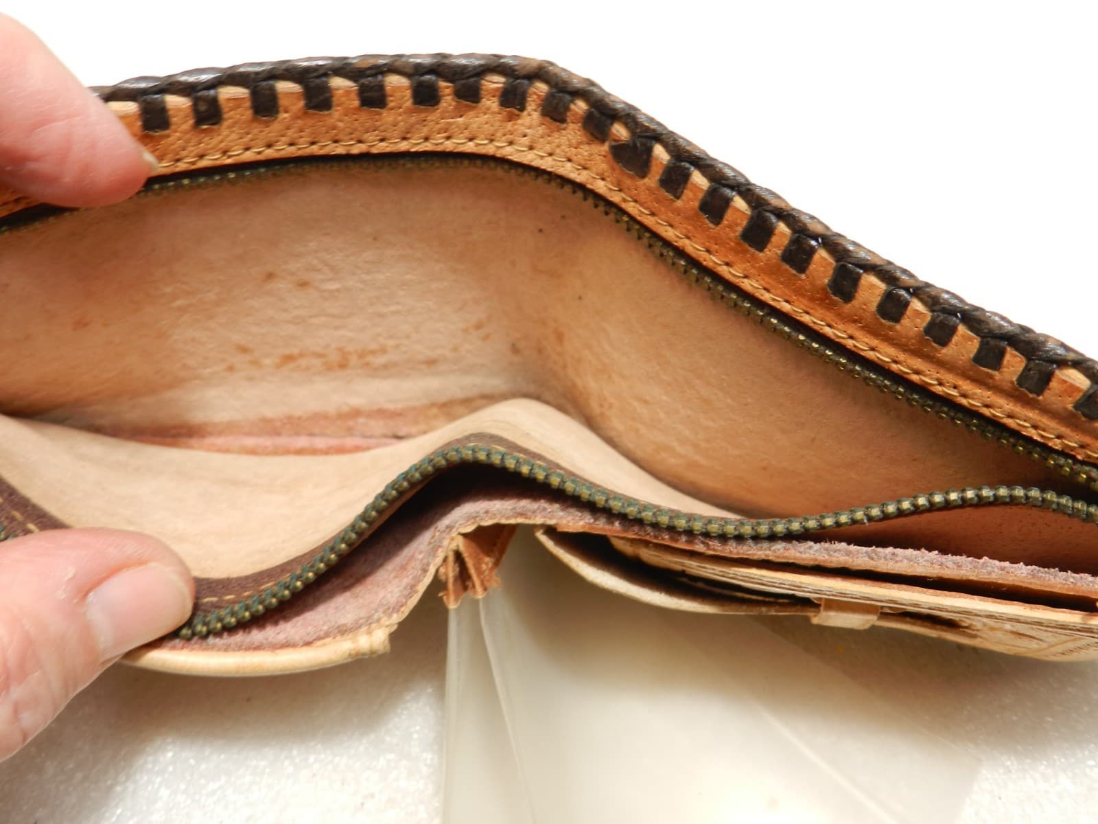 Handmade Leather Wallet Mexico Hand Tooled Bi Fold w/ scene (C19J) - Thumbnail 7