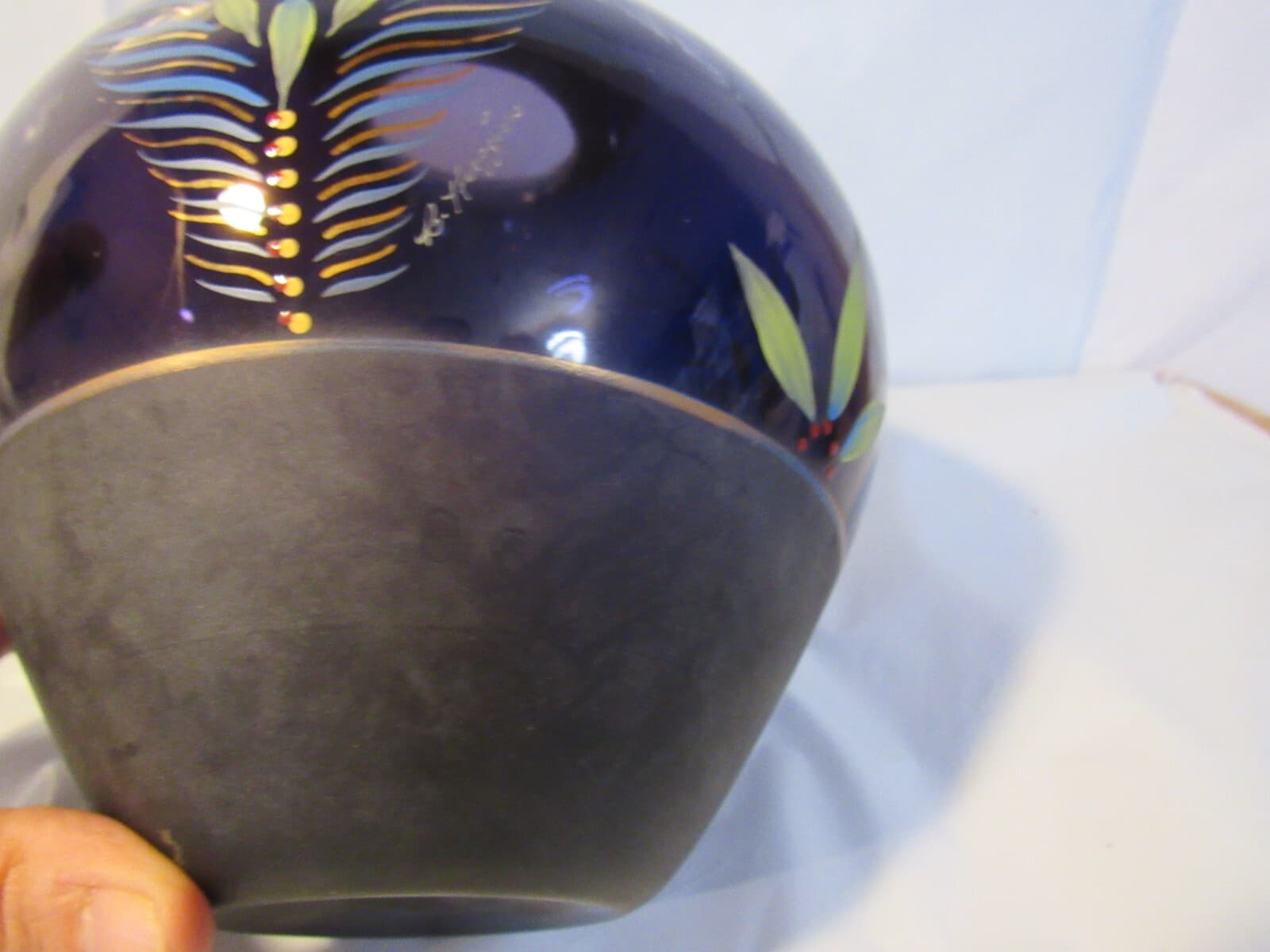 Vintage 8" Fenton Aubergine Purple Vase Hand Painted Signed B. Huggins Y3S - Thumbnail 6