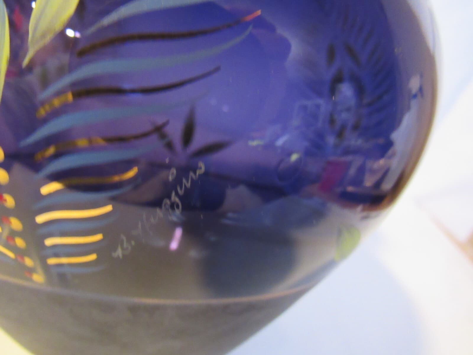 Vintage 8" Fenton Aubergine Purple Vase Hand Painted Signed B. Huggins Y3S - Thumbnail 3