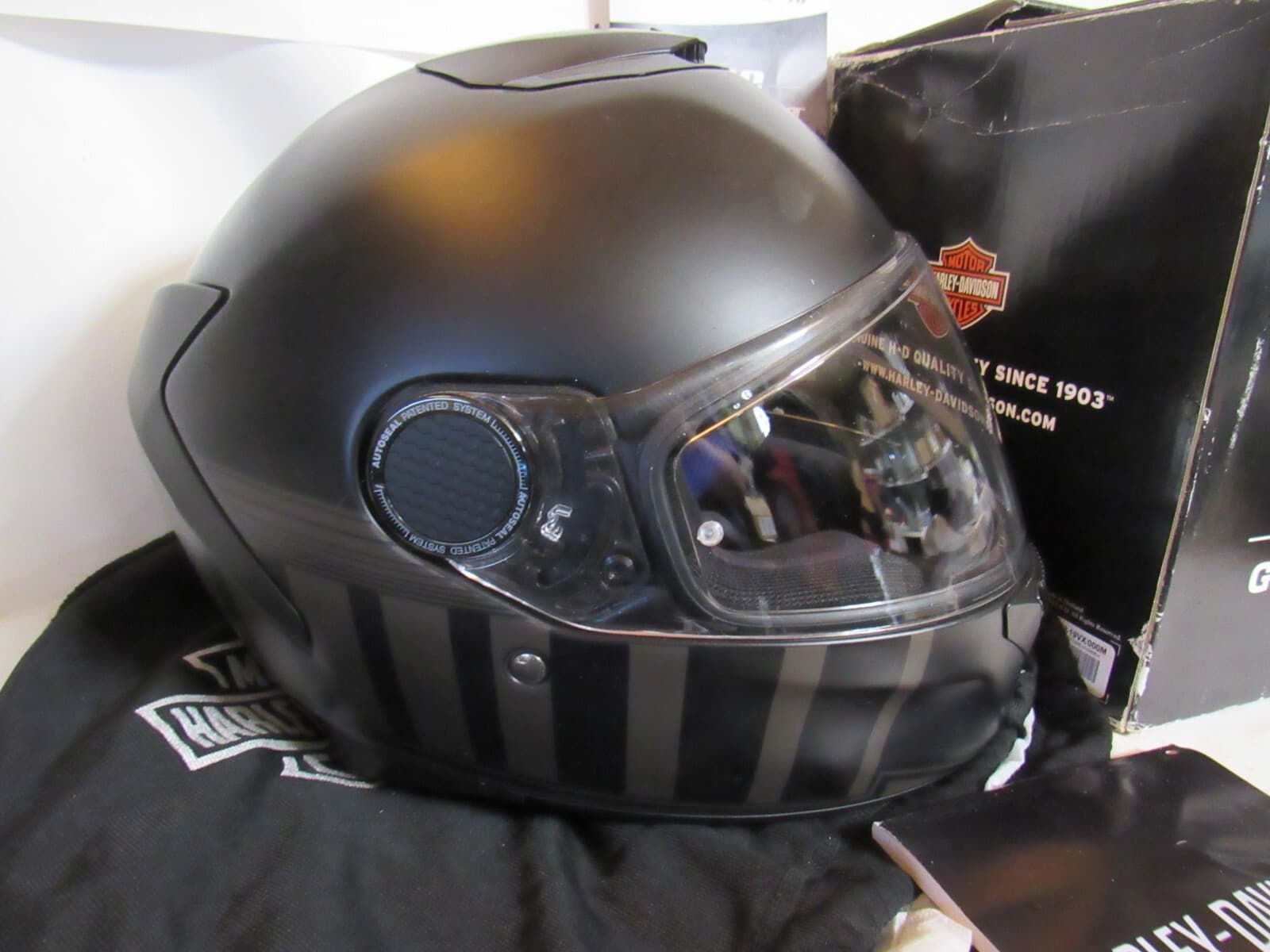 Harley-Davidson Mens Camelot Sun Shield S08 FullFace Helmet Med Black 98352-19VX - Thumbnail 2
