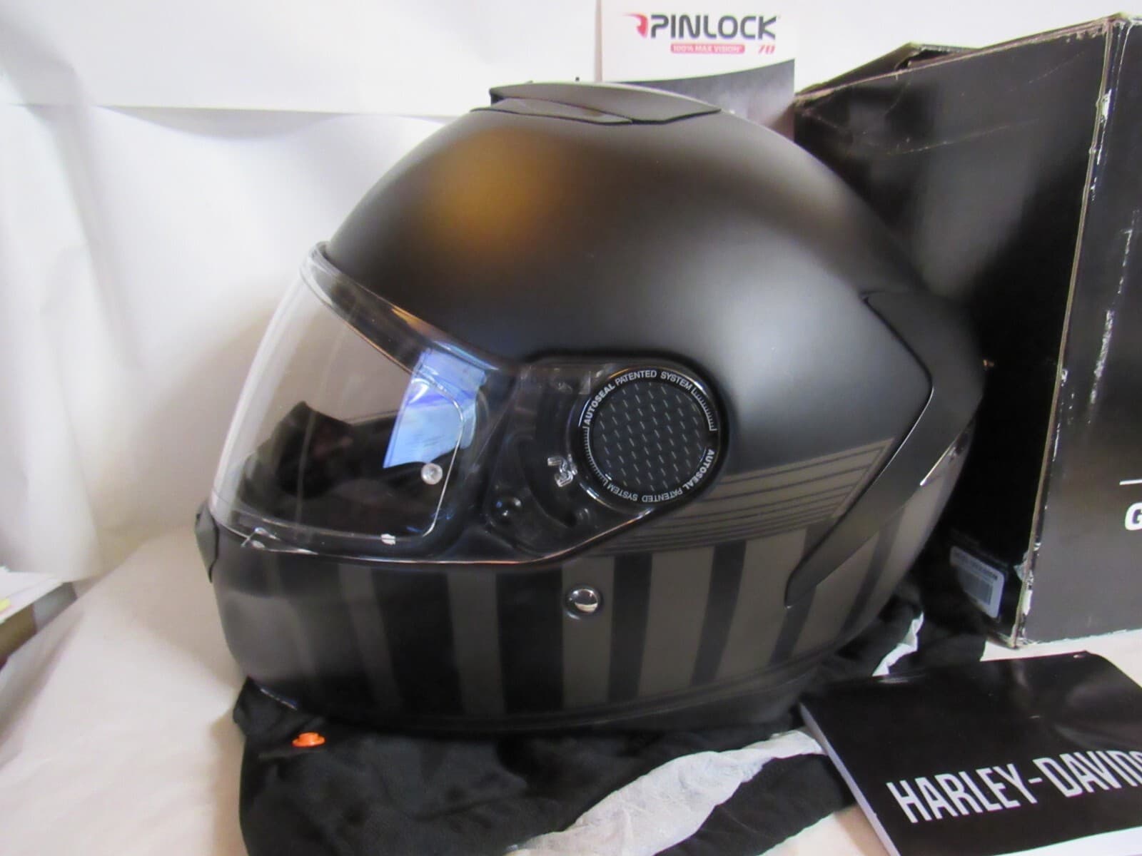 Harley-Davidson Mens Camelot Sun Shield S08 FullFace Helmet Med Black 98352-19VX - Thumbnail 4