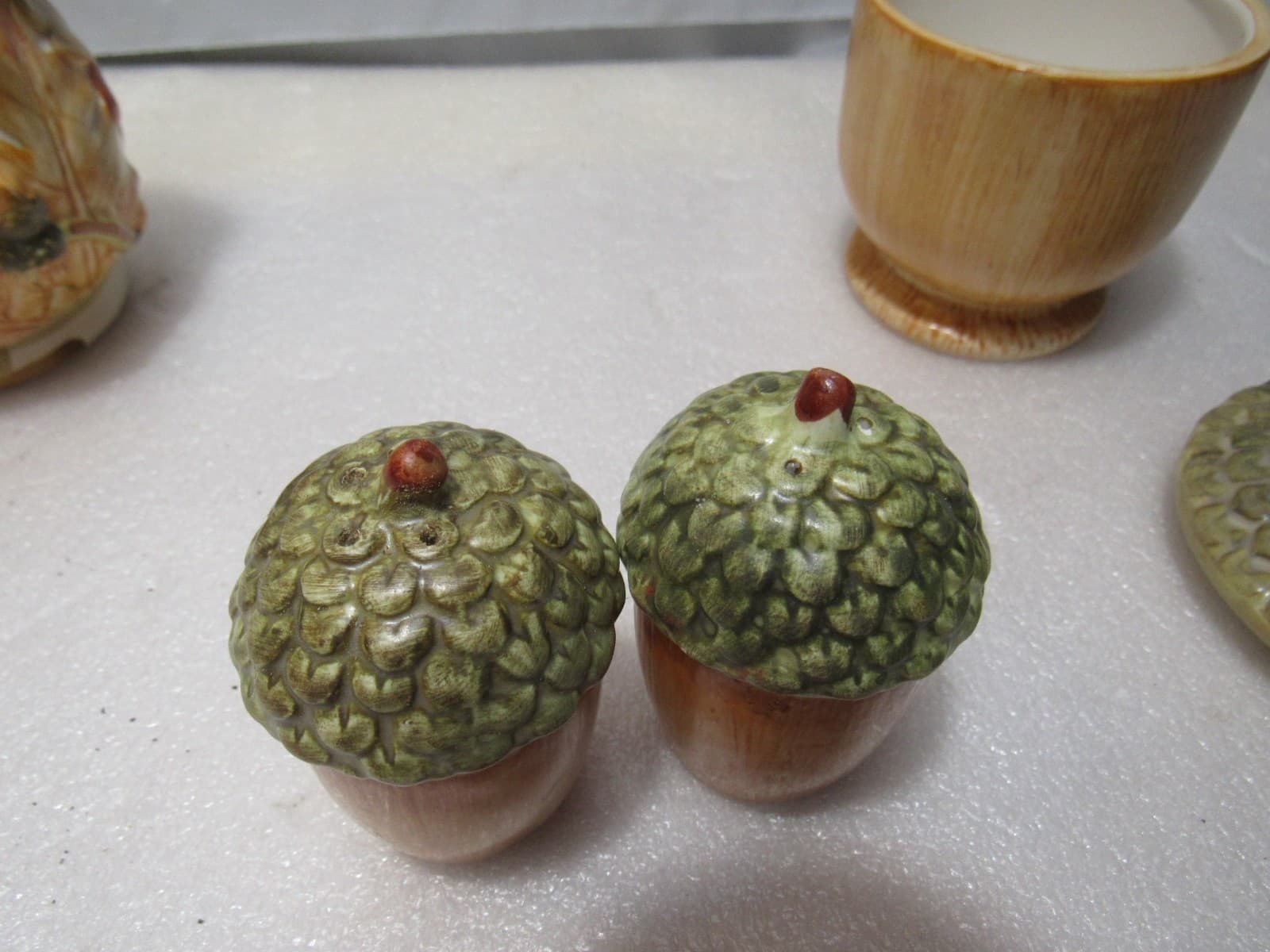 Hallmark Fall Acorn Leaves Cream & Sugar w/ Salt & Pepper Shakers (U75M) - Thumbnail 7