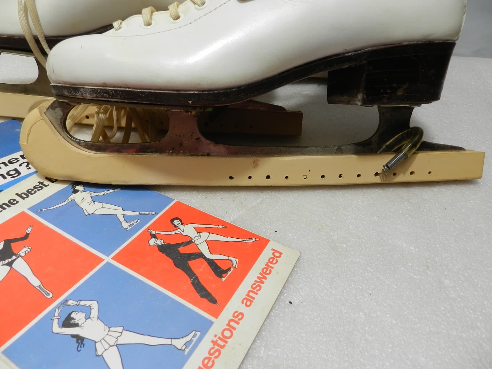RIEDELL 5.5 N Skates 220W Ice Figure White Sheffield England Blades in Box C23K - Thumbnail 3