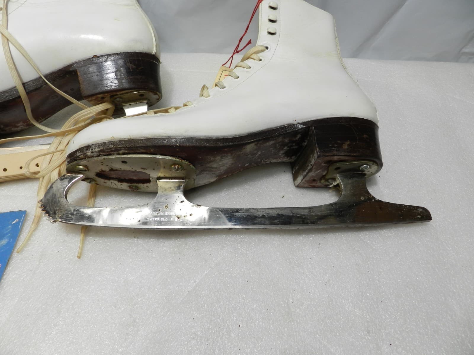 RIEDELL 5.5 N Skates 220W Ice Figure White Sheffield England Blades in Box C23K - Thumbnail 7