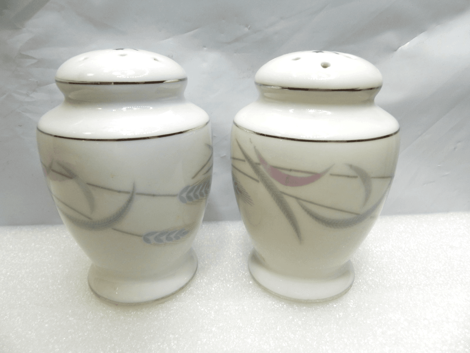 Vintage Valmont China Royal Wheat Salt & Pepper Shakers (H6J) - Thumbnail 3