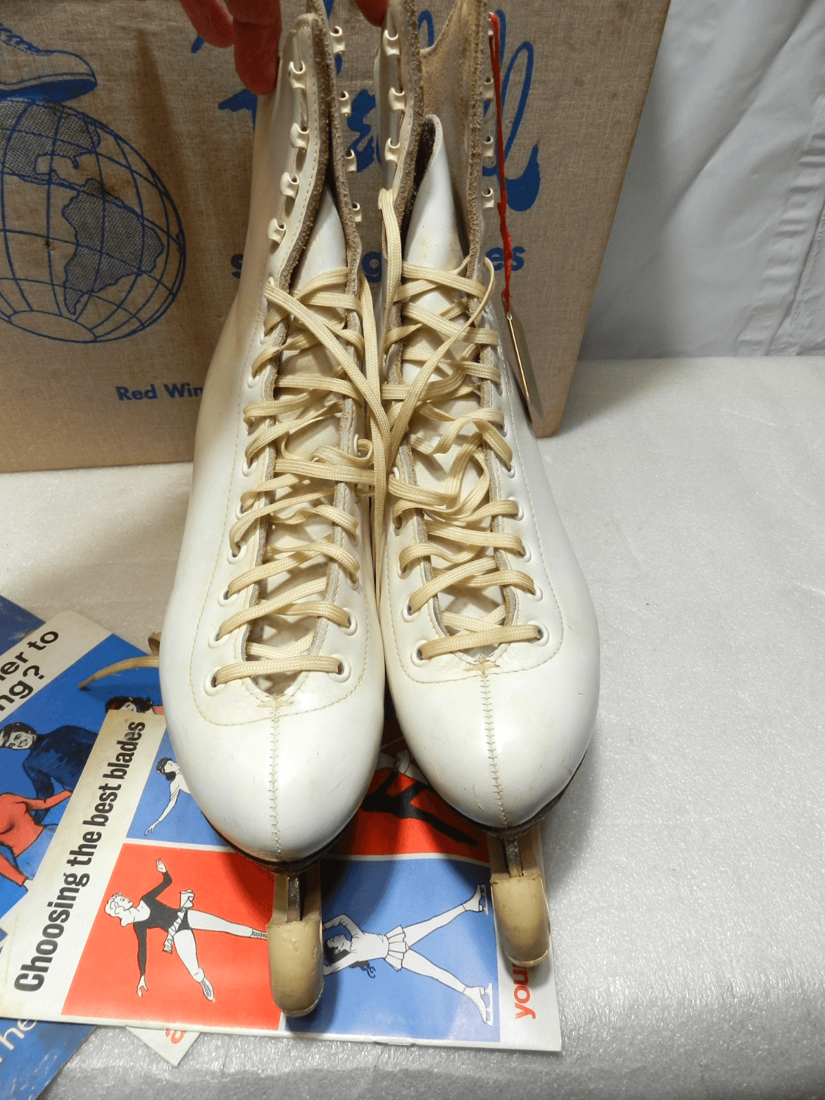 RIEDELL 5.5 N Skates 220W Ice Figure White Sheffield England Blades in Box C23K - Thumbnail 4
