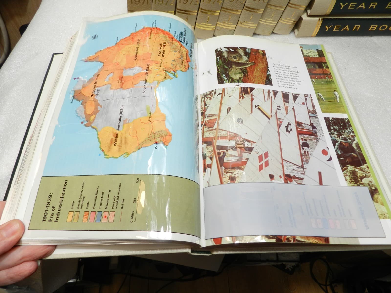 VTG 1970-1980 THE WORLD BOOK YEAR BOOK SET 12 Vols Hardcover ENCYCLOPEDIA C26K - Thumbnail 11