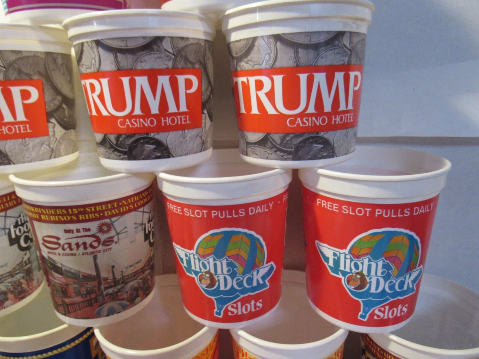 LOT OF 19 Sands Harrah Trump Caesars Tropicana Casino Slot Coin Cups B48J - Thumbnail 4