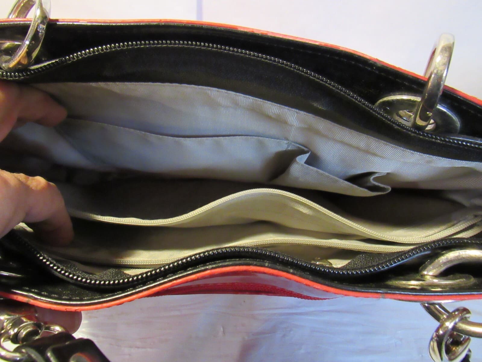 beijo Red Patent Leather handbag Tote w/ Wallet V26K - Thumbnail 9