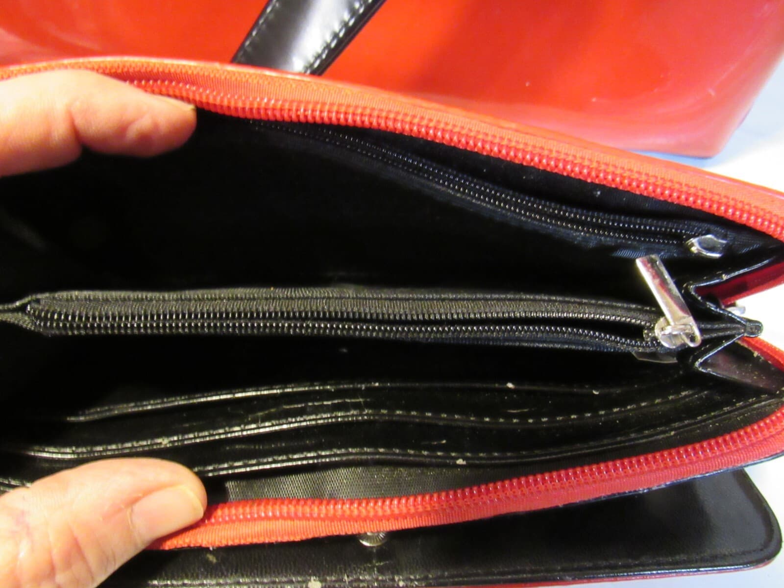 beijo Red Patent Leather handbag Tote w/ Wallet V26K - Thumbnail 11