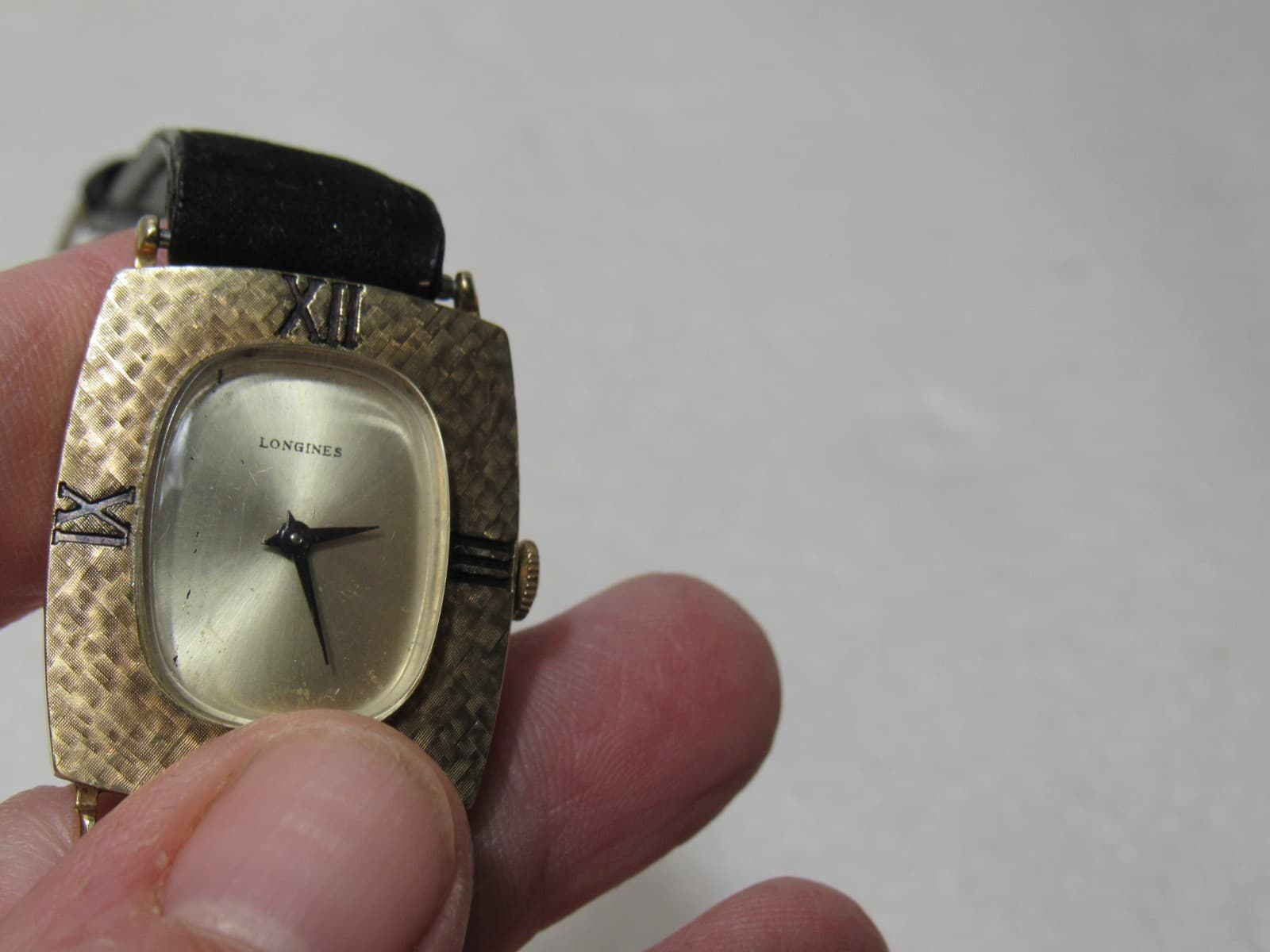 Vintage Longines 370 10K Gold Filled Roman Numeral Black Band Mens Watch (U89JJ) - Thumbnail 11