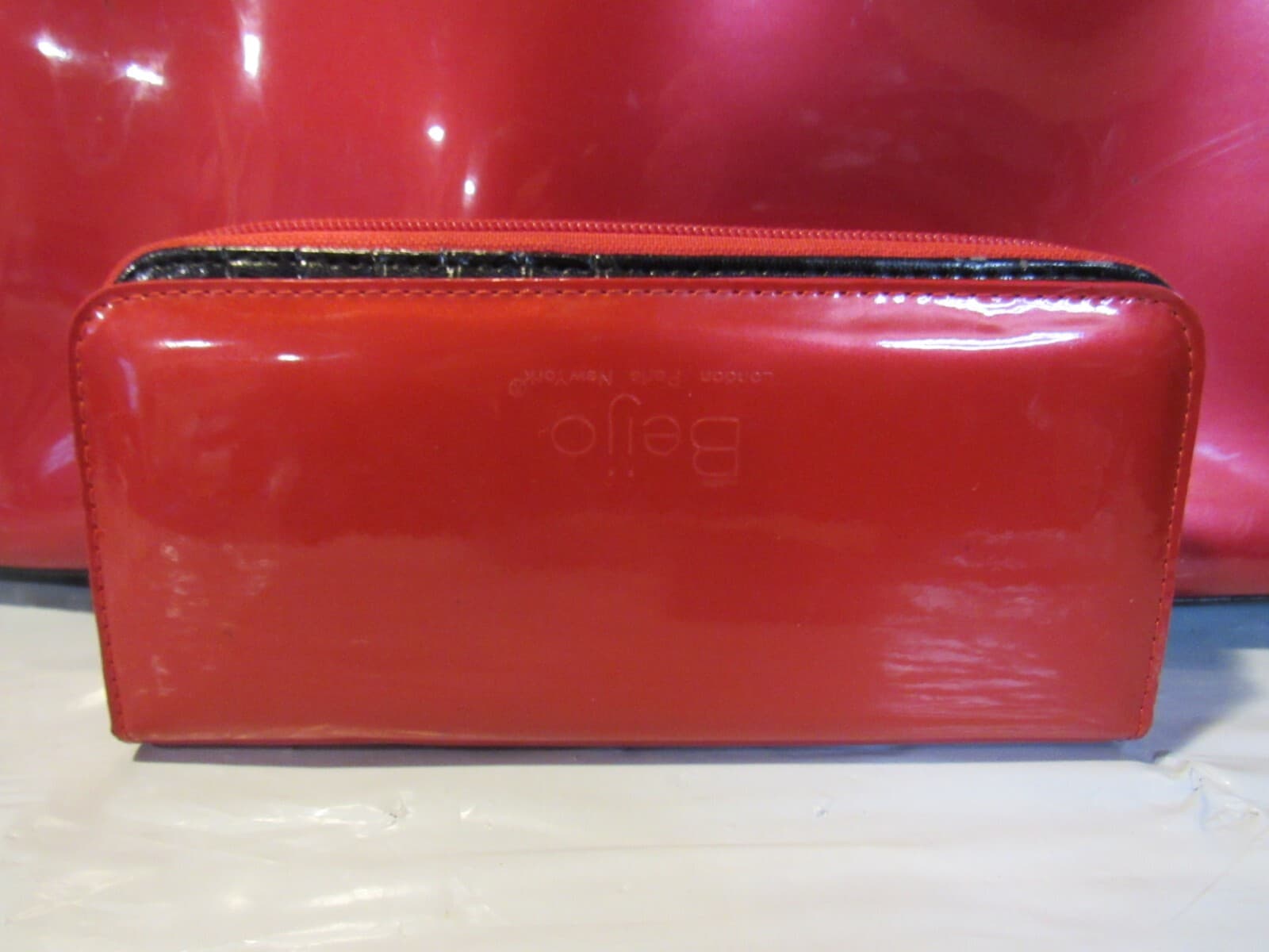 beijo Red Patent Leather handbag Tote w/ Wallet V26K - Thumbnail 2