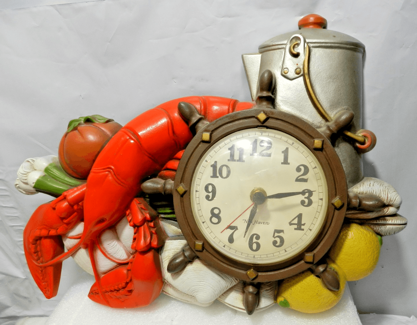 Vintage Burwood New Haven Lobster Clambake Plastic Kitchen Clock 1974 USA (M16J) - Thumbnail 3
